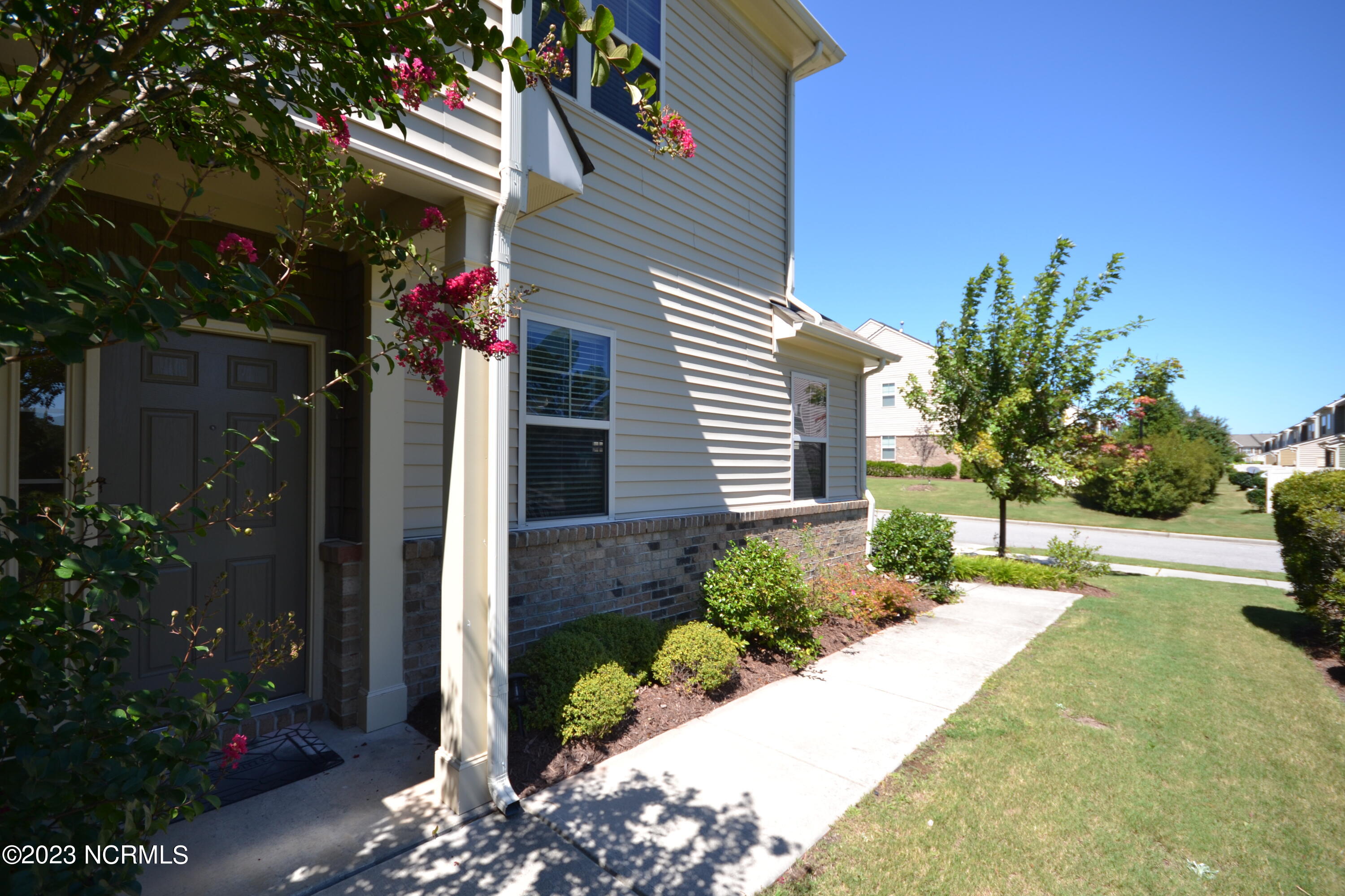 311 Scotlow Way Property Photo 9