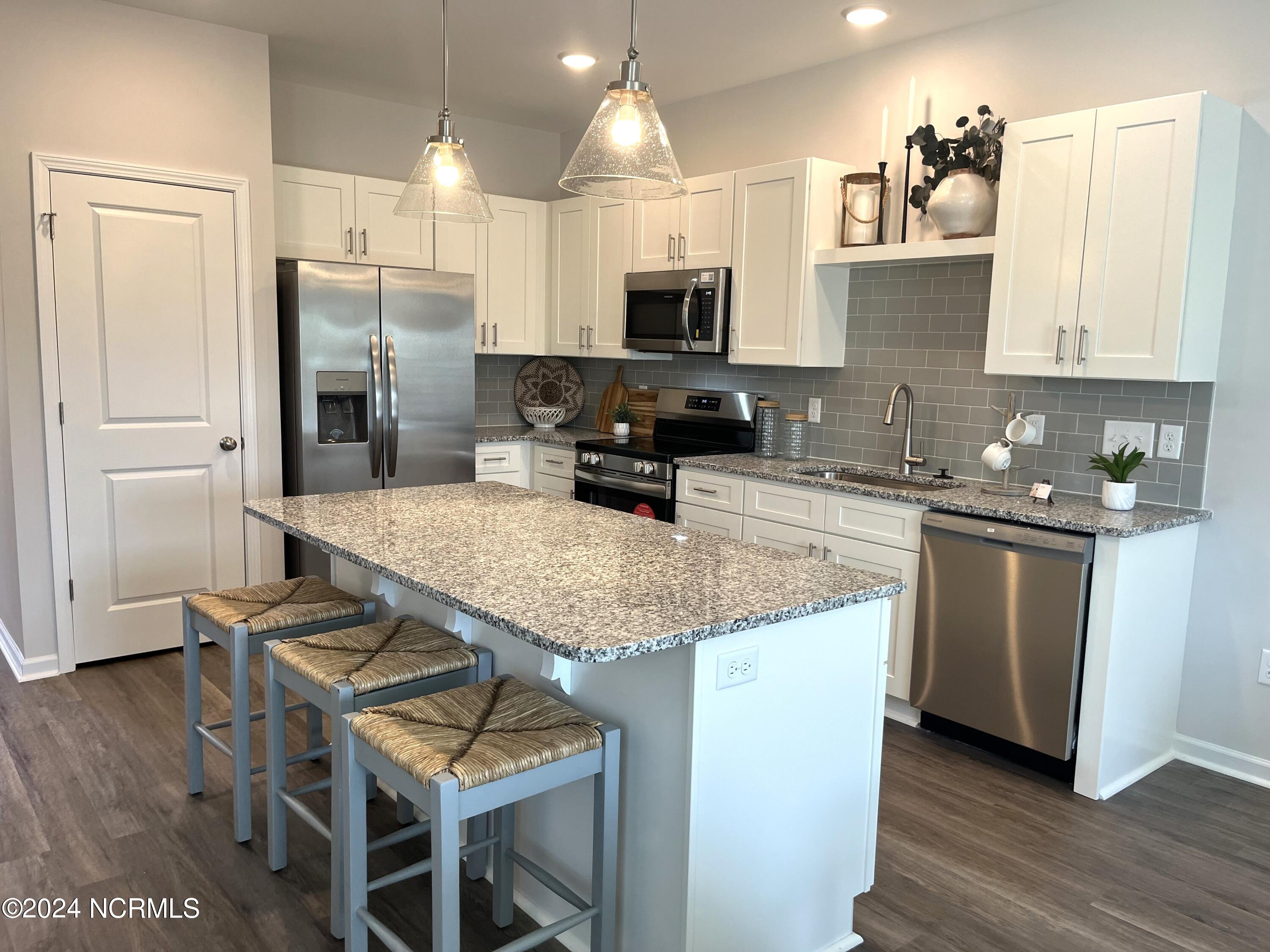 1573 Dusk Cove Property Photo 2