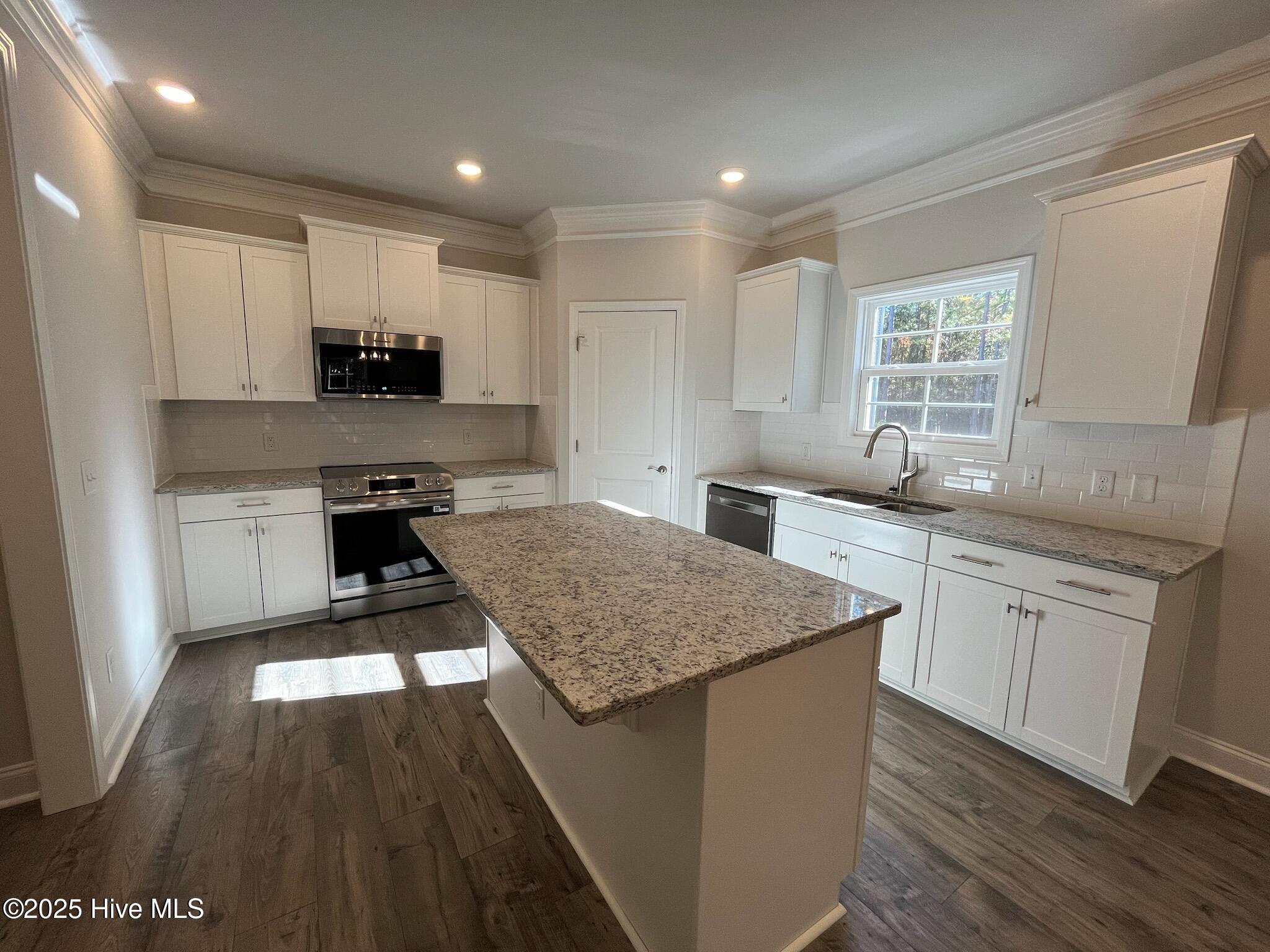 1221 Mandevilla Drive Property Photo 9