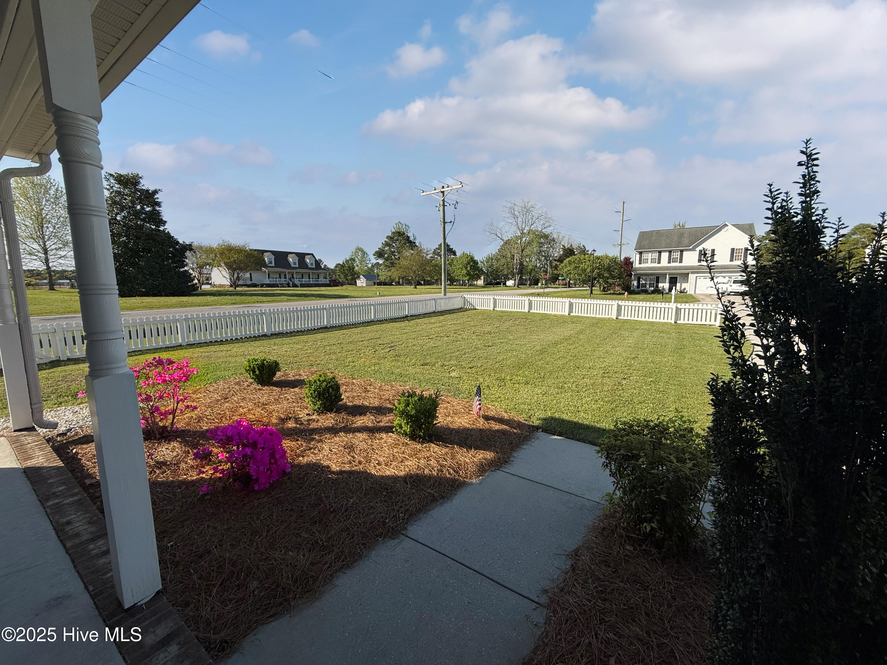 100 Loyd Lane Property Photo 6