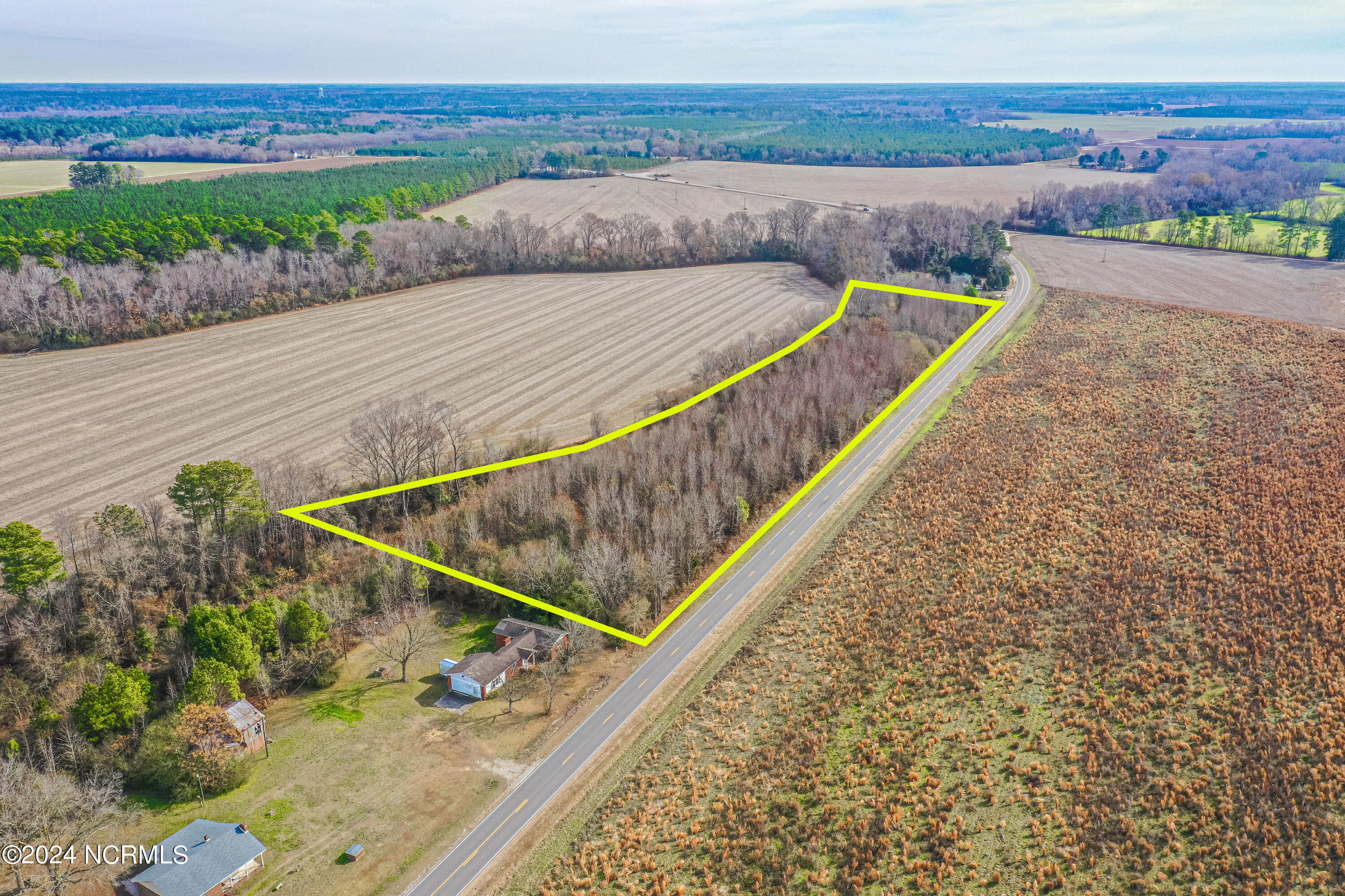 8701 X Way Road Property Photo 3