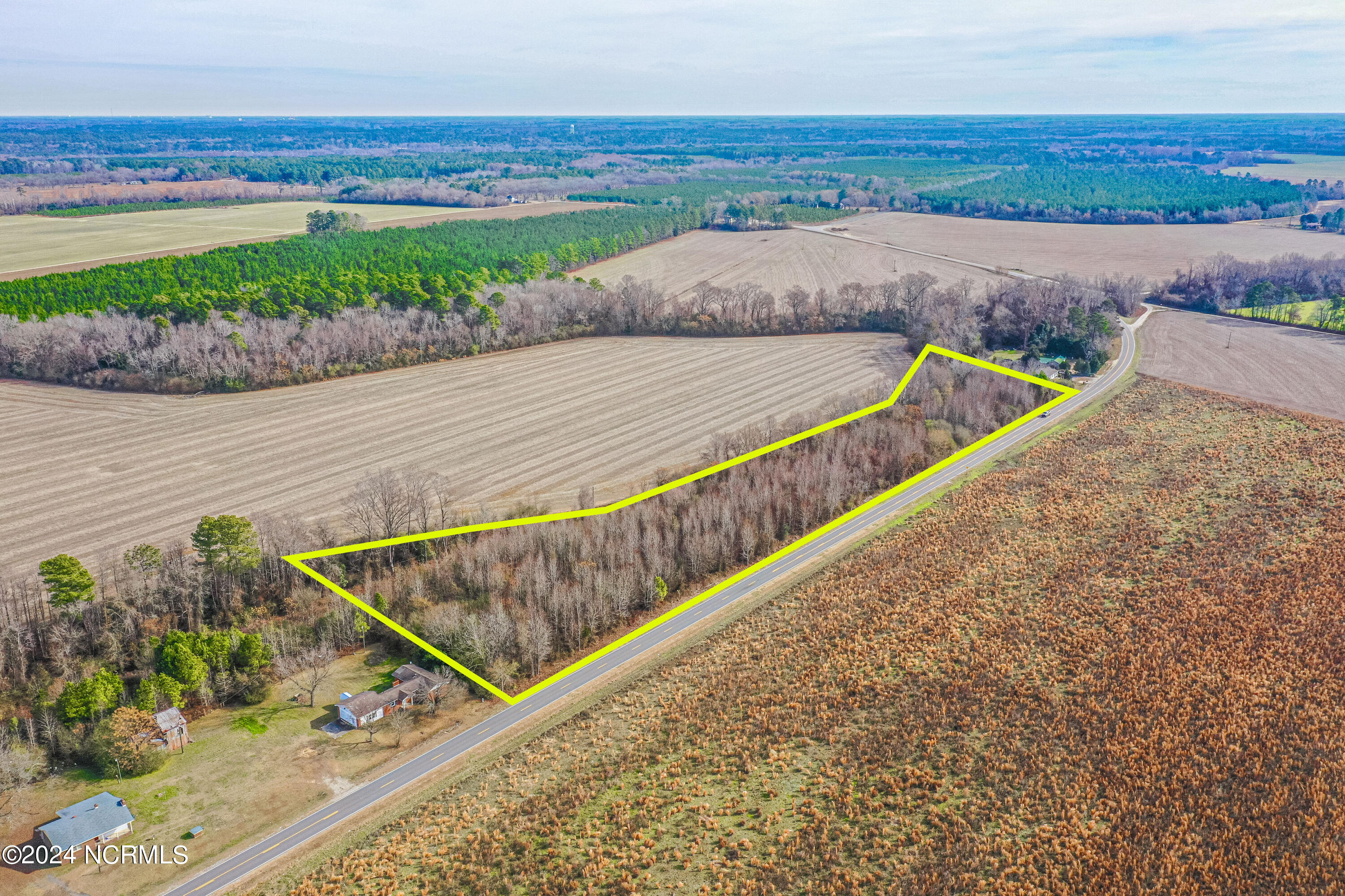 8701 X Way Road Property Photo 4