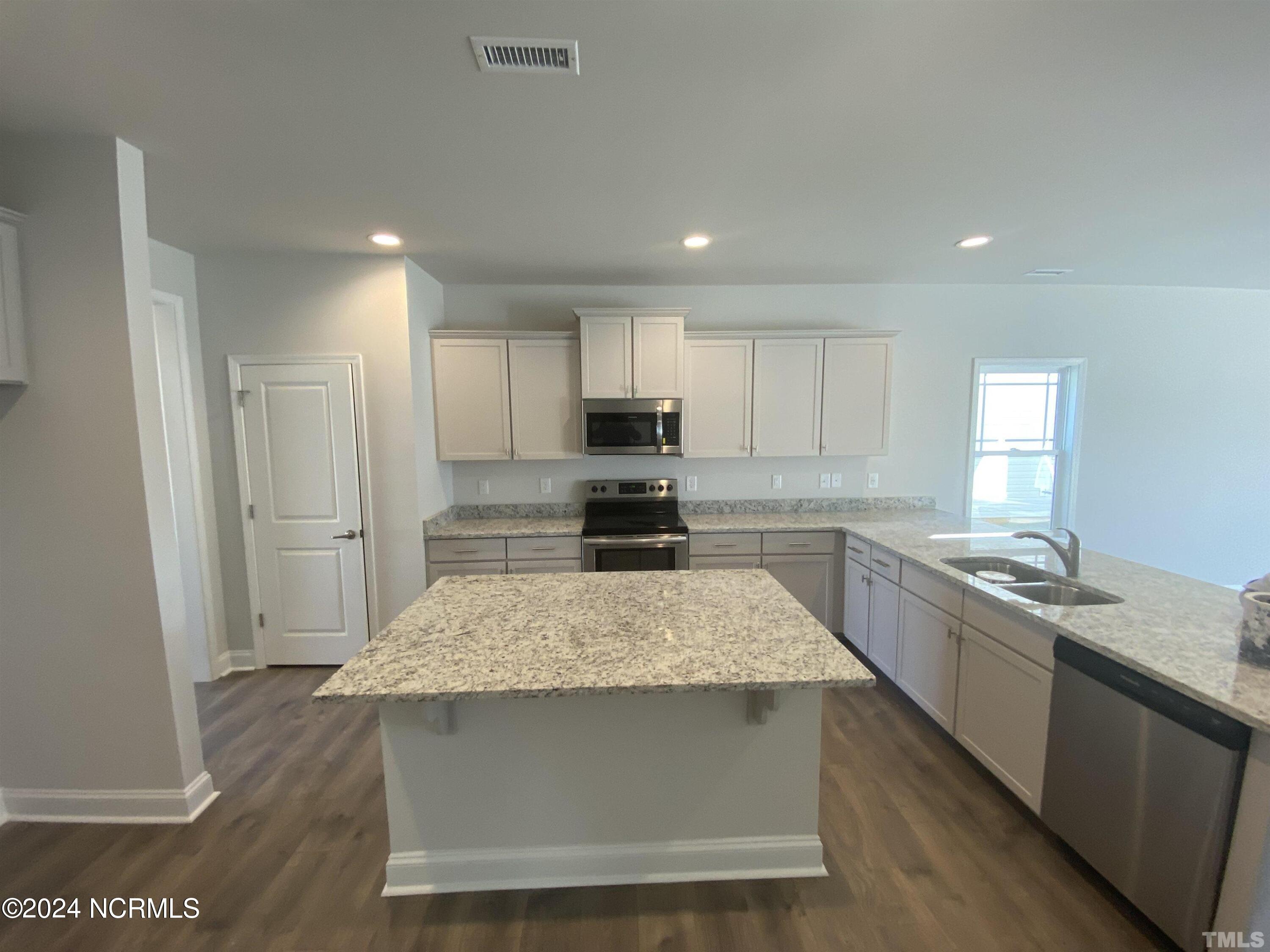 605 Central Park Way Property Photo 3