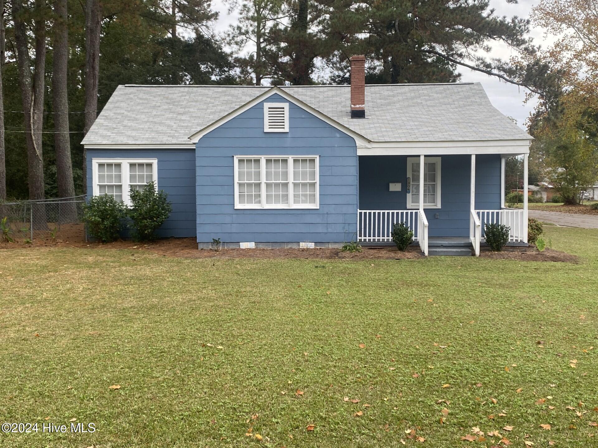 1306 N Respess Street Property Photo 1