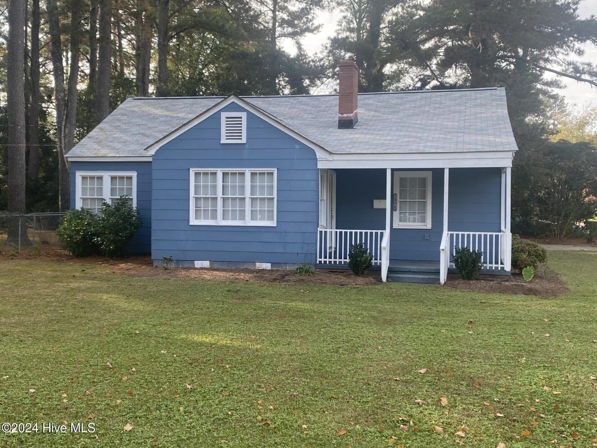 1306 N Respess Street Property Photo 2