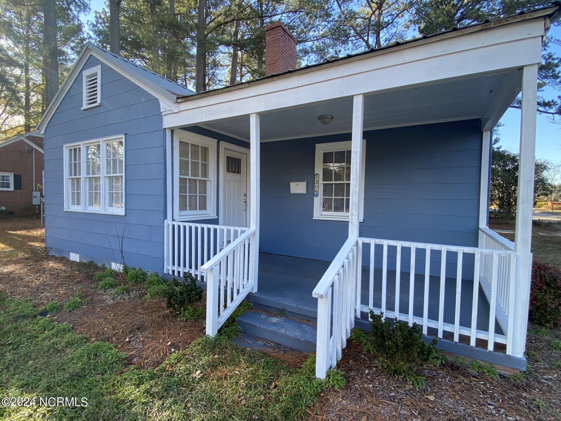 1306 N Respess Street Property Photo 3