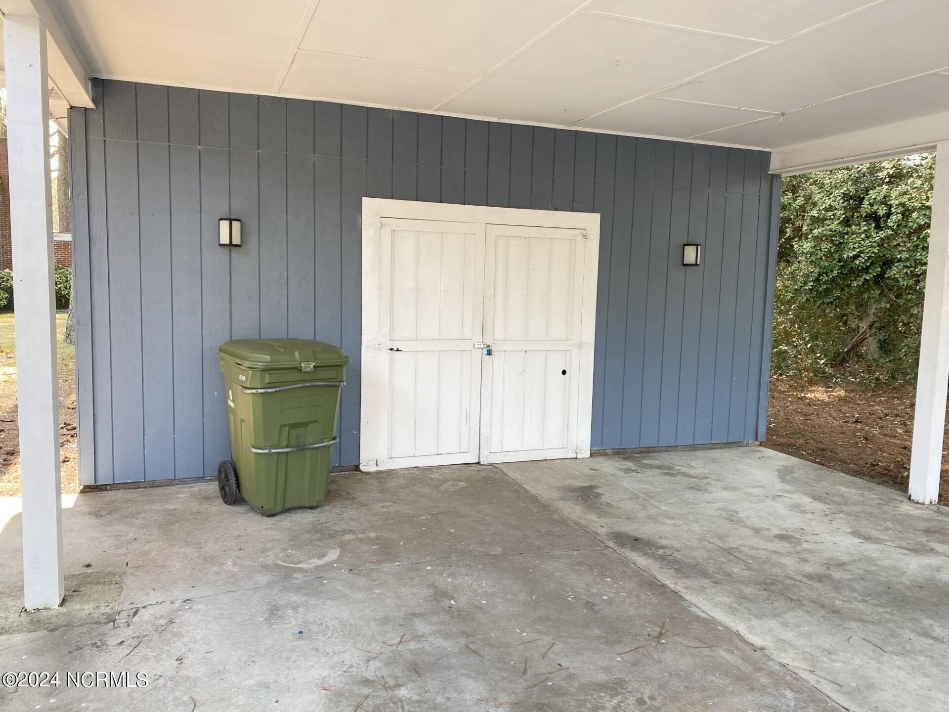 1306 N Respess Street Property Photo 6