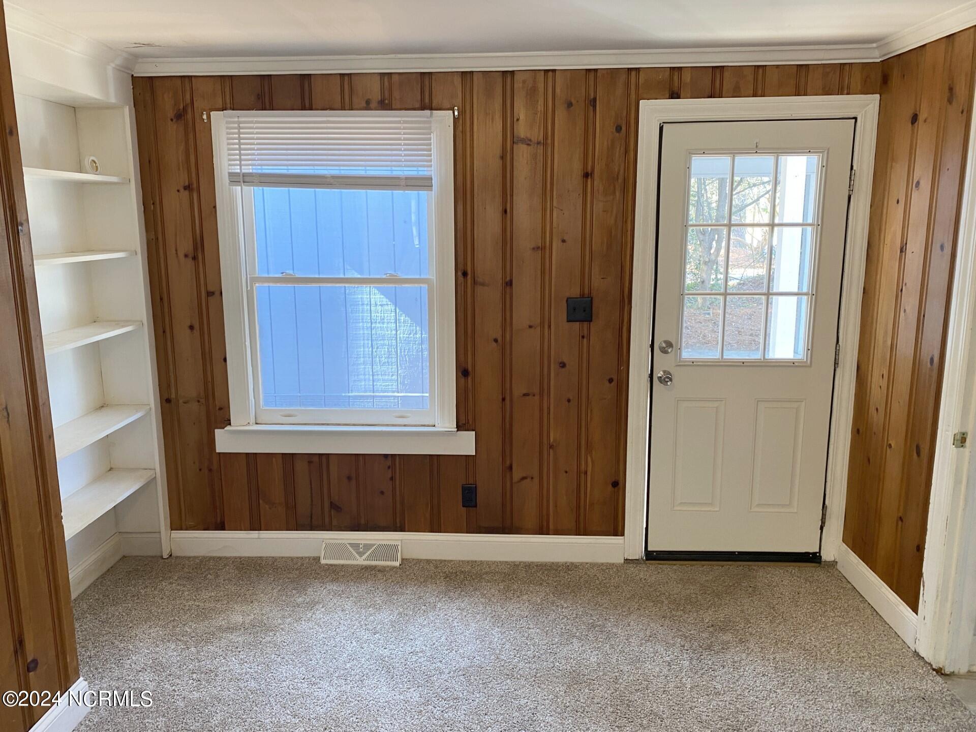 1306 N Respess Street Property Photo 9