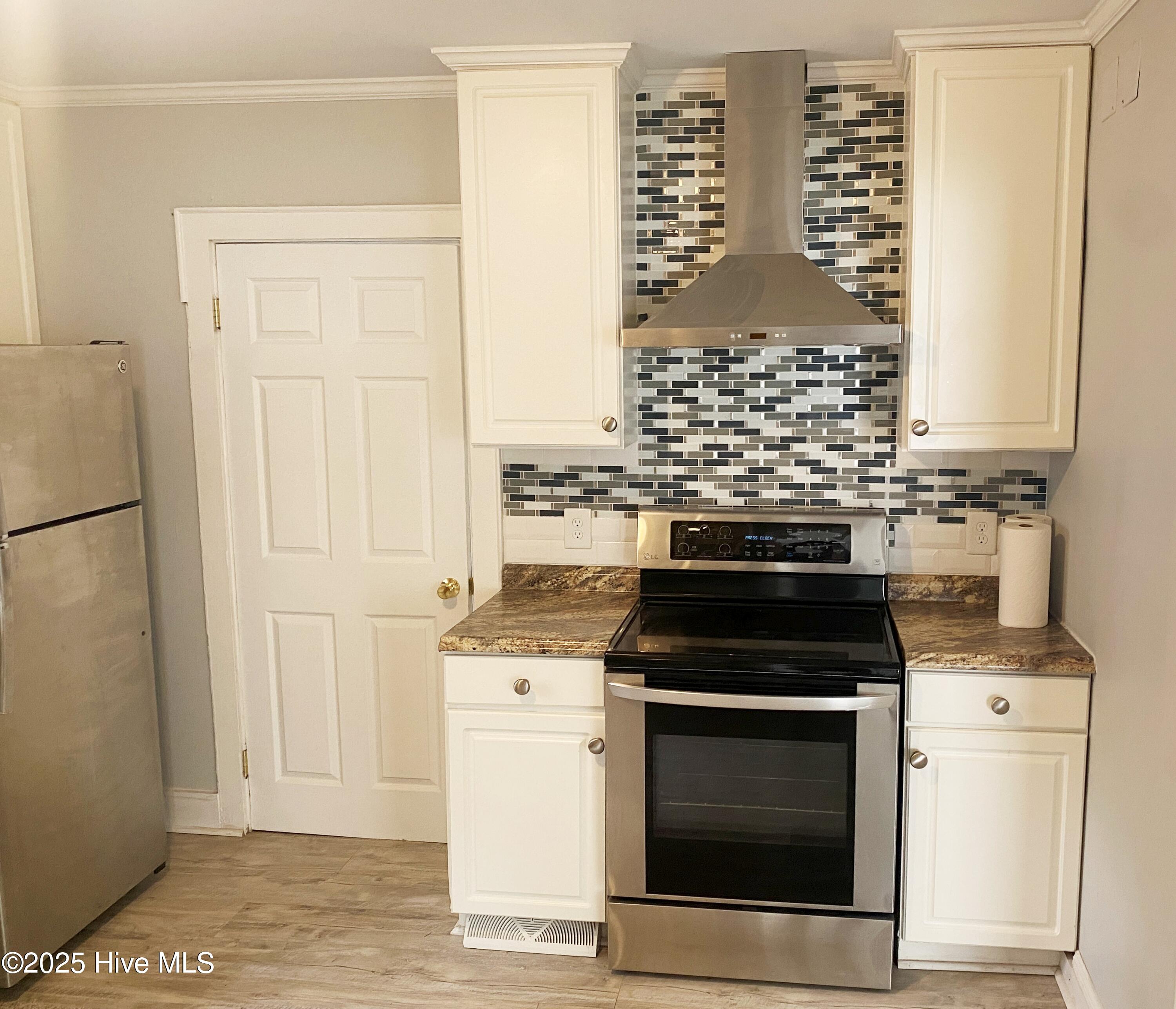 1306 N Respess Street Property Photo 11