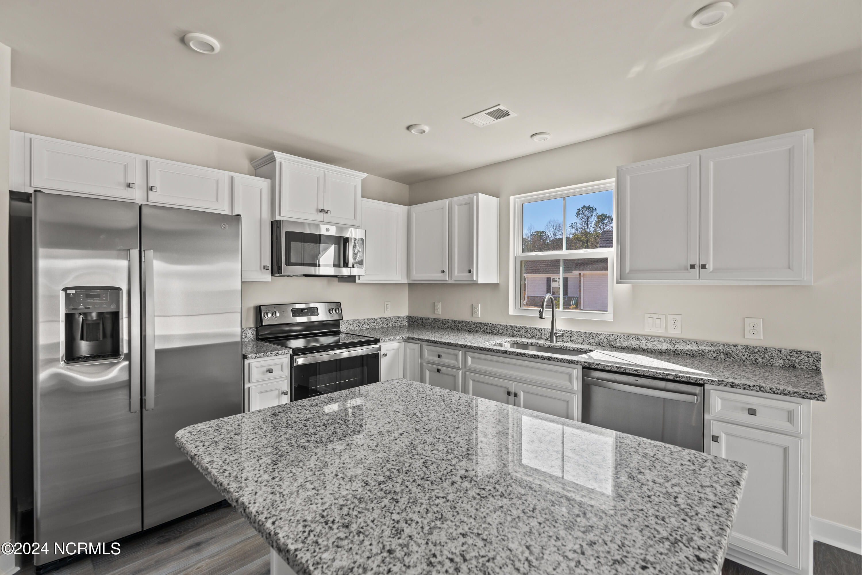 76 Deerfield Lane Property Photo 4