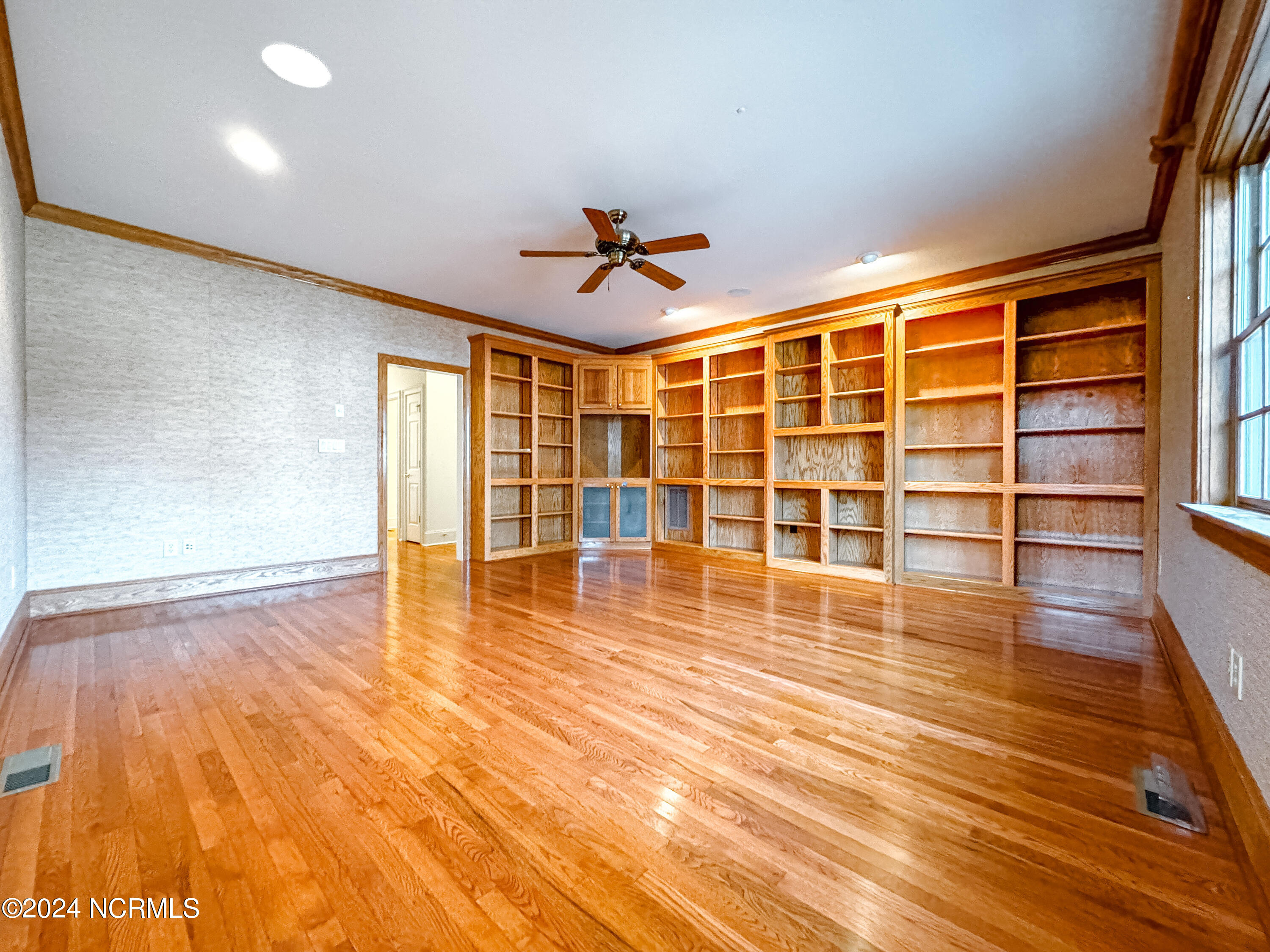 204 Maple Creek Drive Property Photo 28