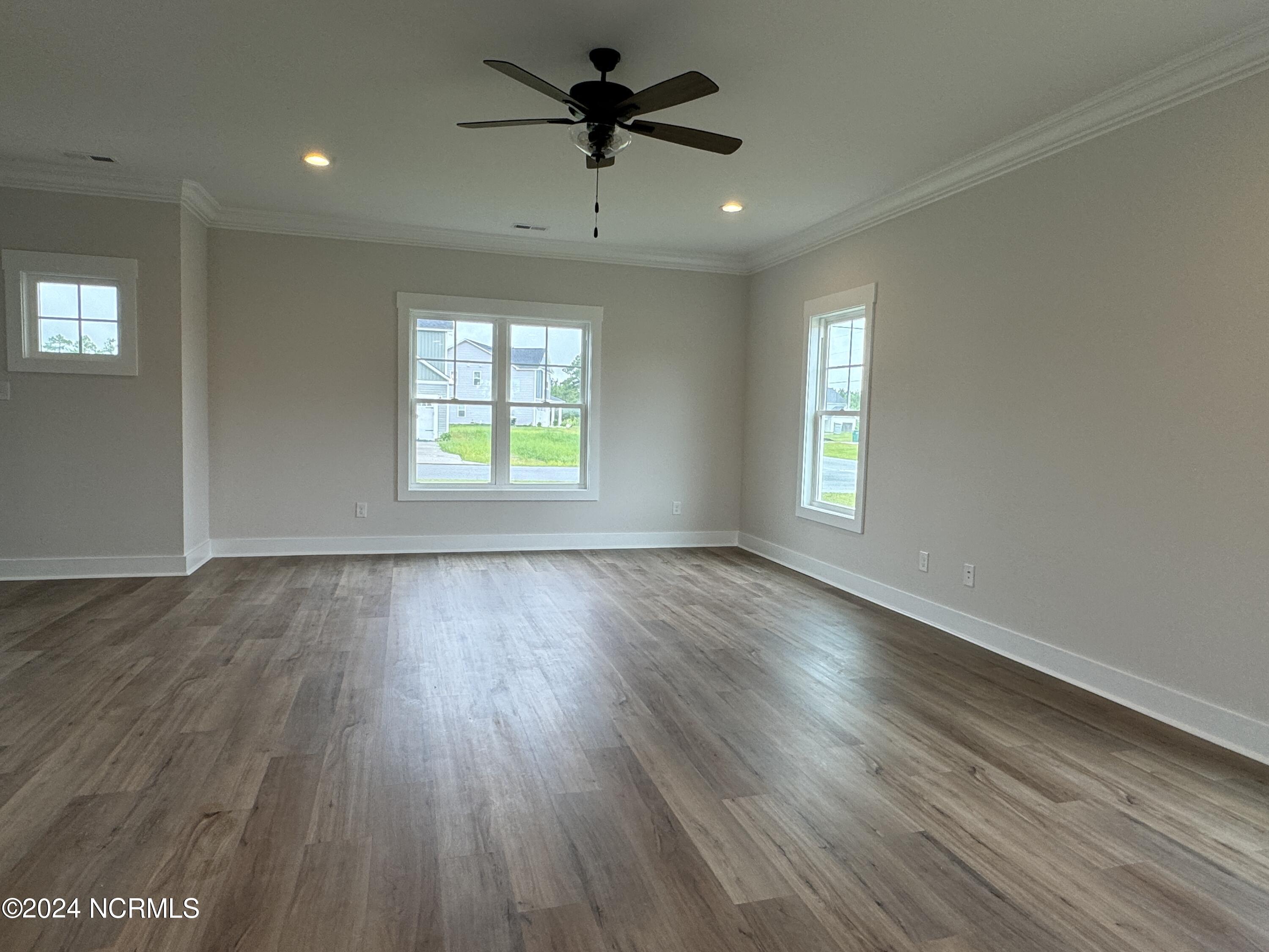 401 Bay Harbor Court Property Photo 4