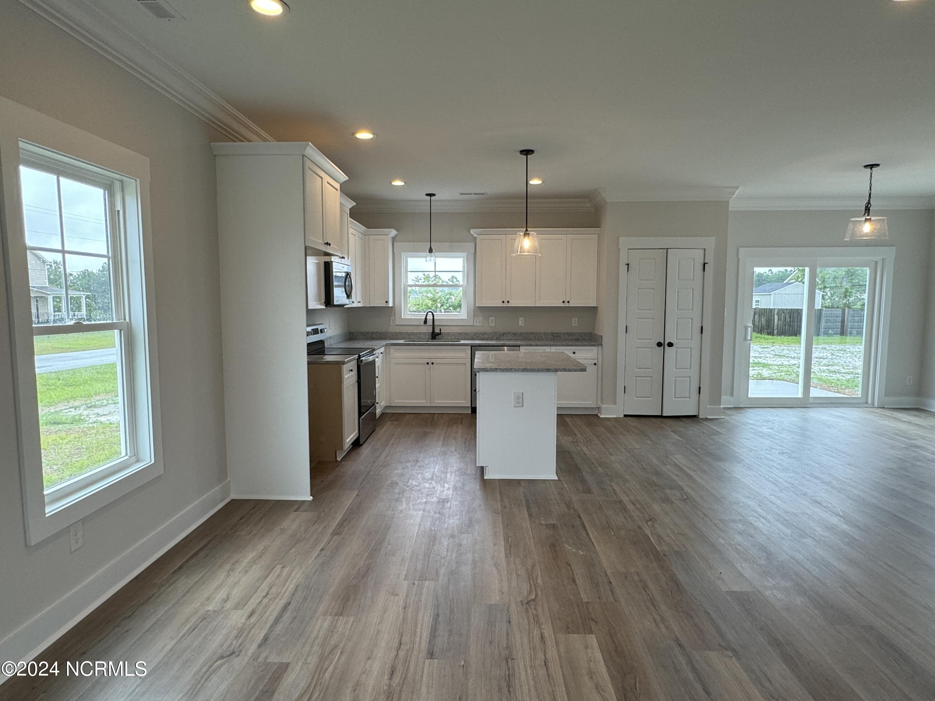 401 Bay Harbor Court Property Photo 6