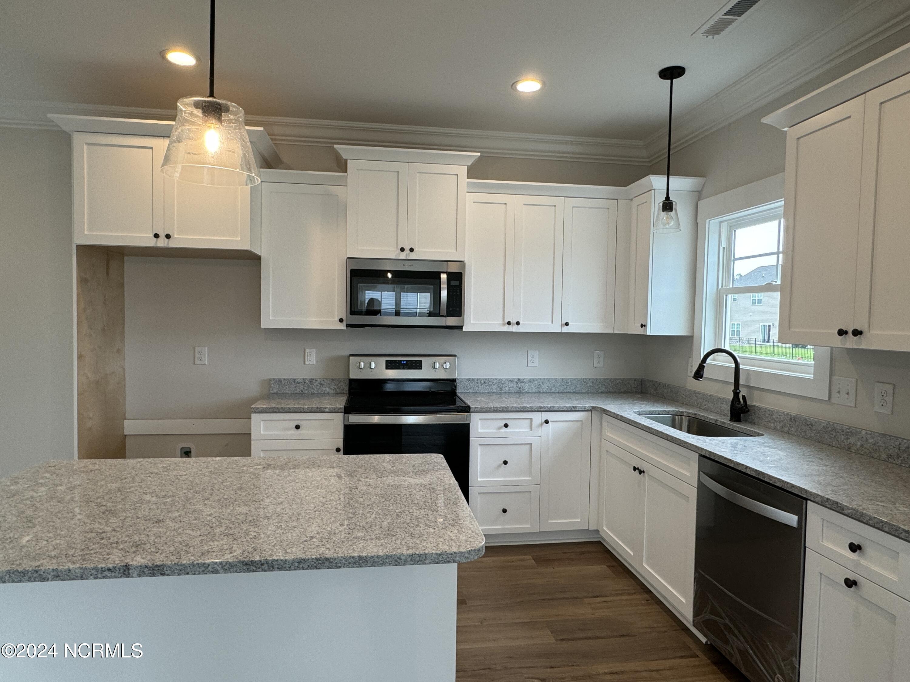 401 Bay Harbor Court Property Photo 8