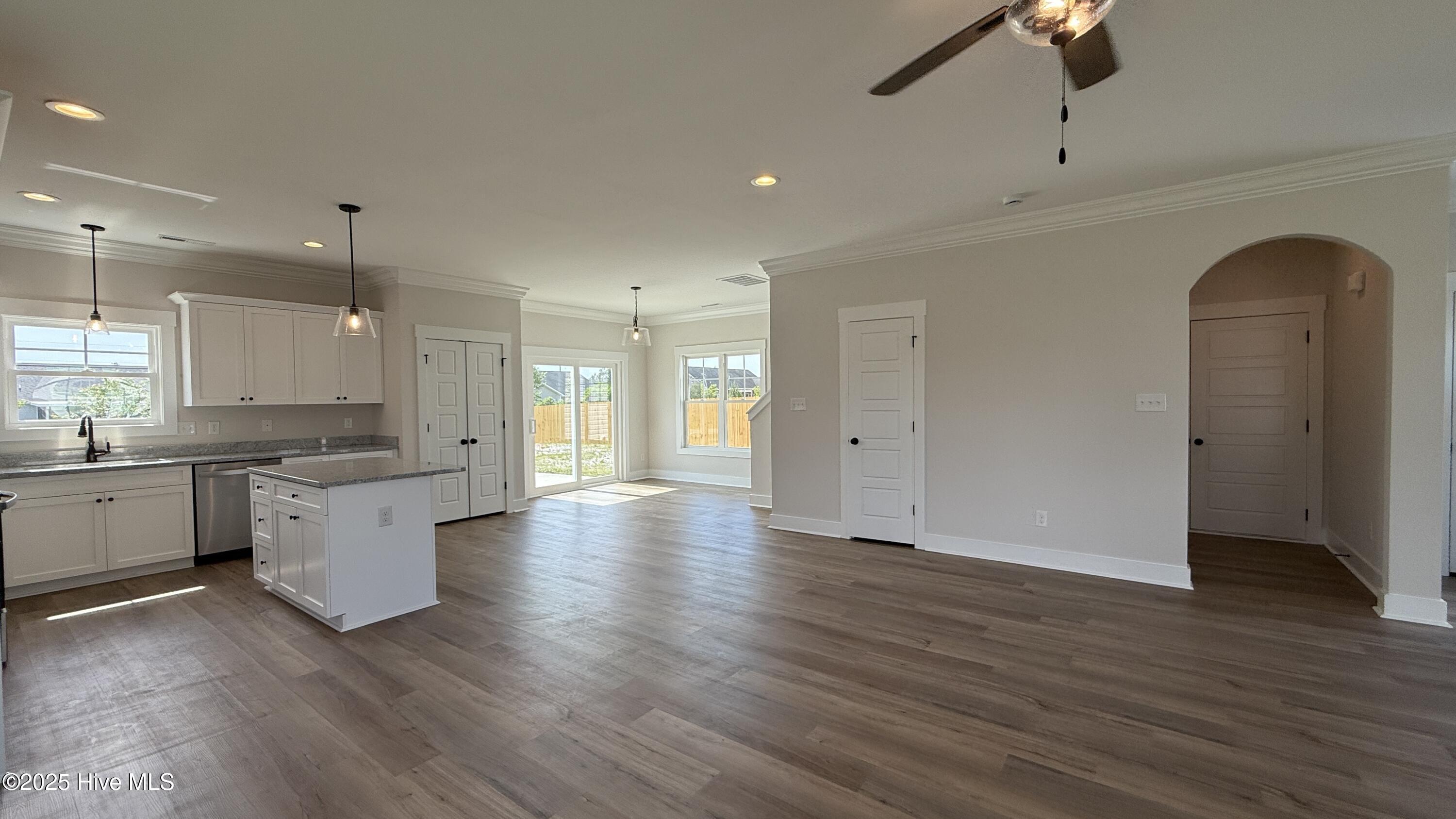 401 Bay Harbor Court Property Photo 10