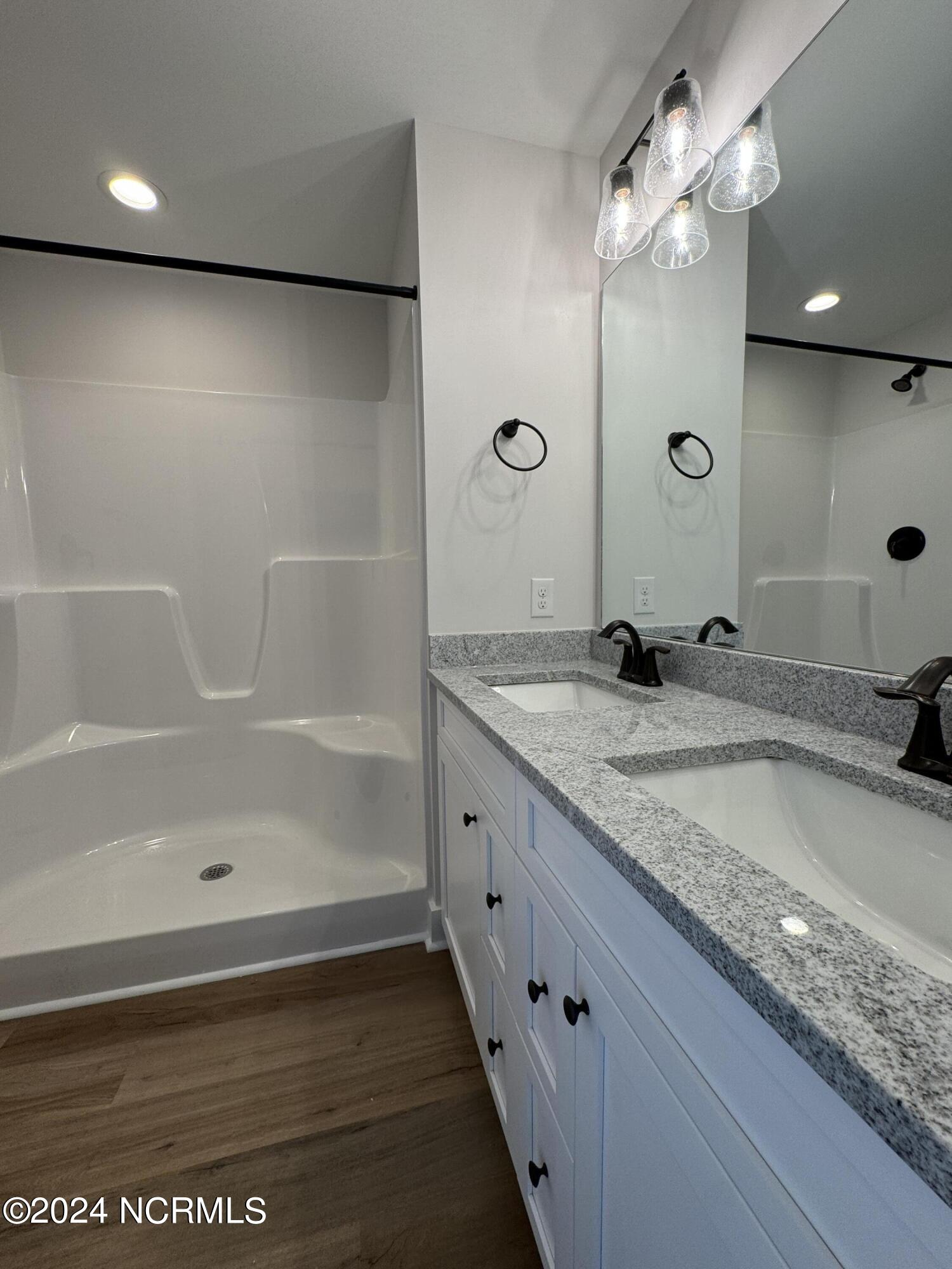 401 Bay Harbor Court Property Photo 15