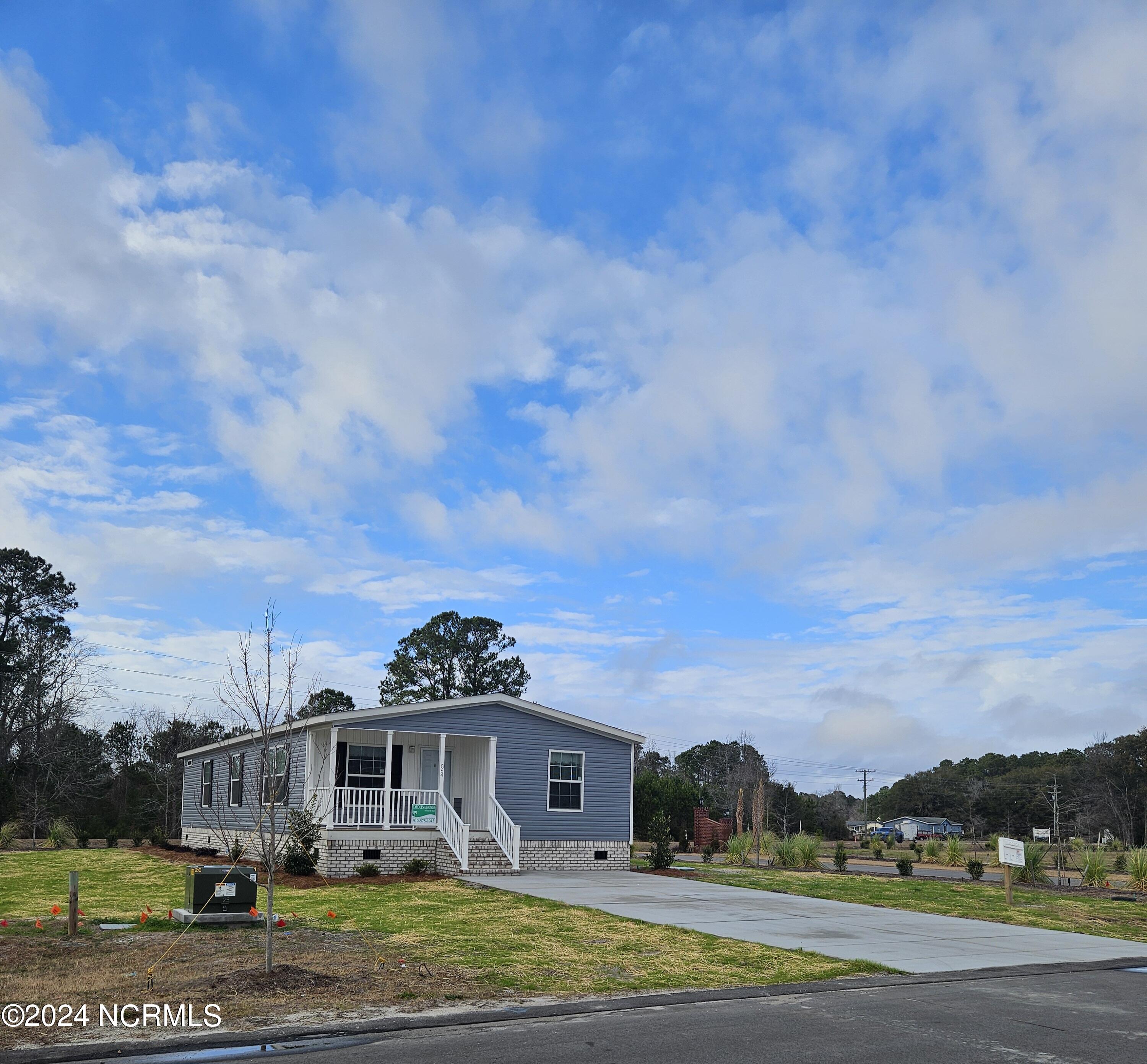 864 Yaupon Drive Property Photo 2
