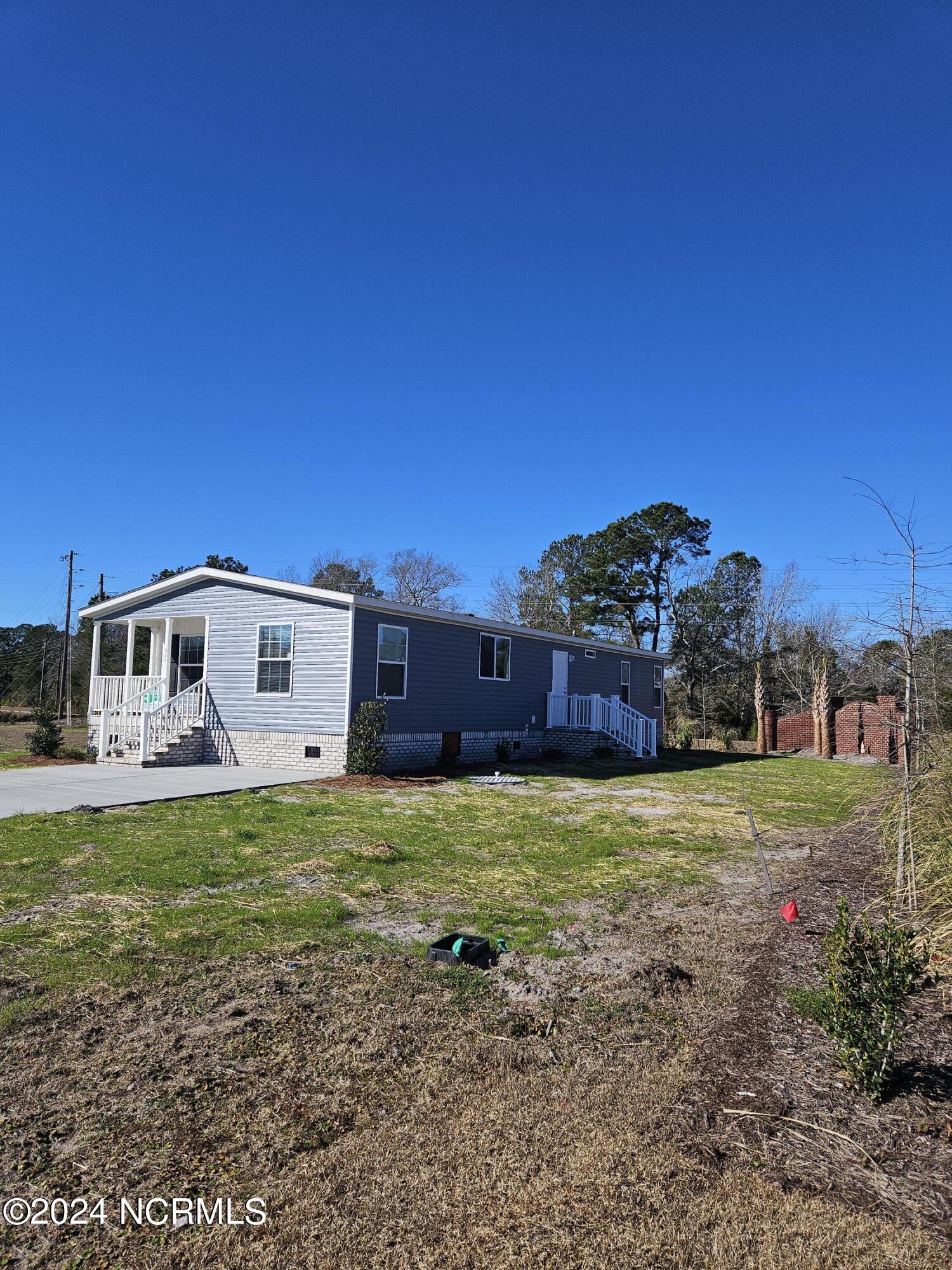 864 Yaupon Drive Property Photo 4