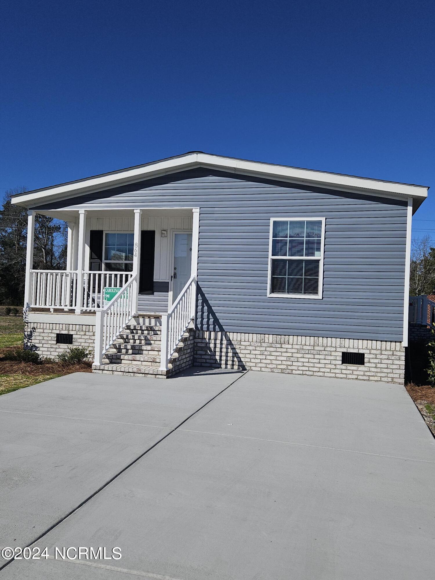 864 Yaupon Drive Property Photo 6