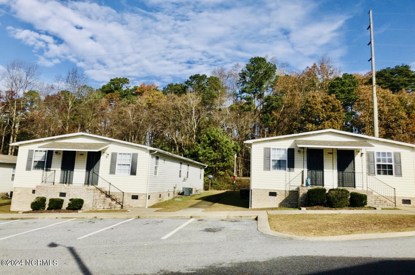 1504 Iris Circle D Property Photo 1
