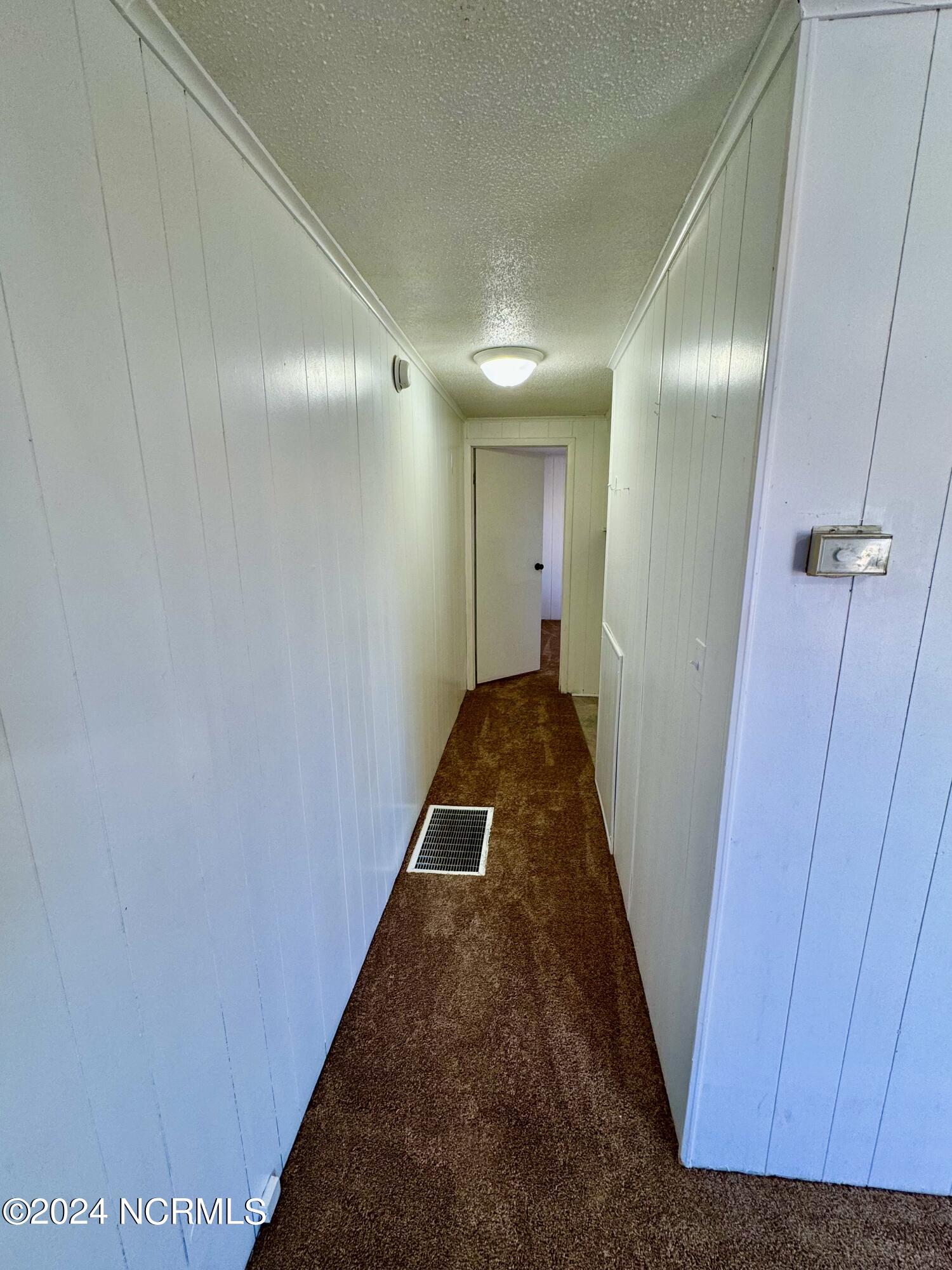 1504 Iris Circle D Property Photo 4