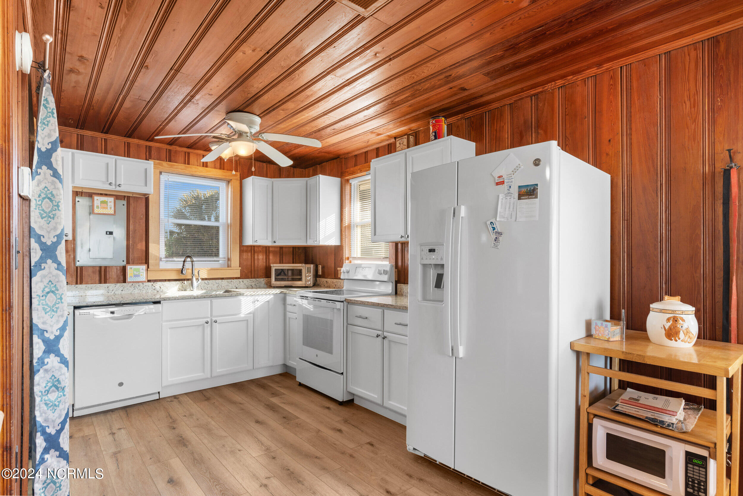 1606 E Beach Drive Property Photo 10