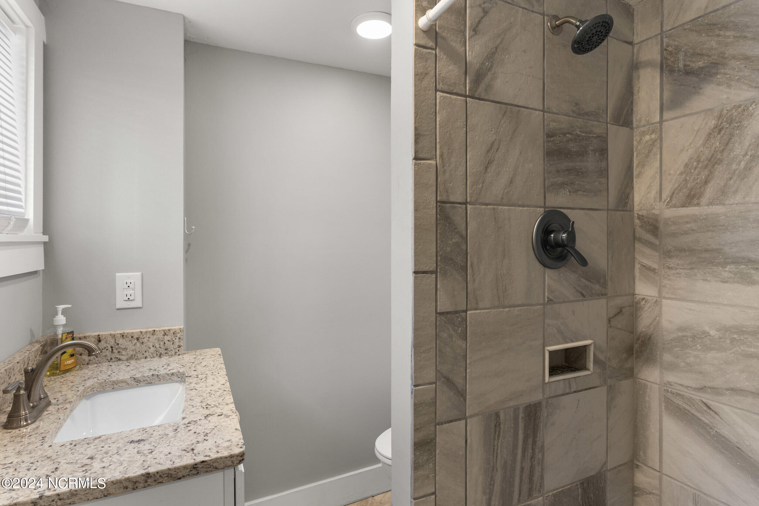 1606 E Beach Drive Property Photo 33