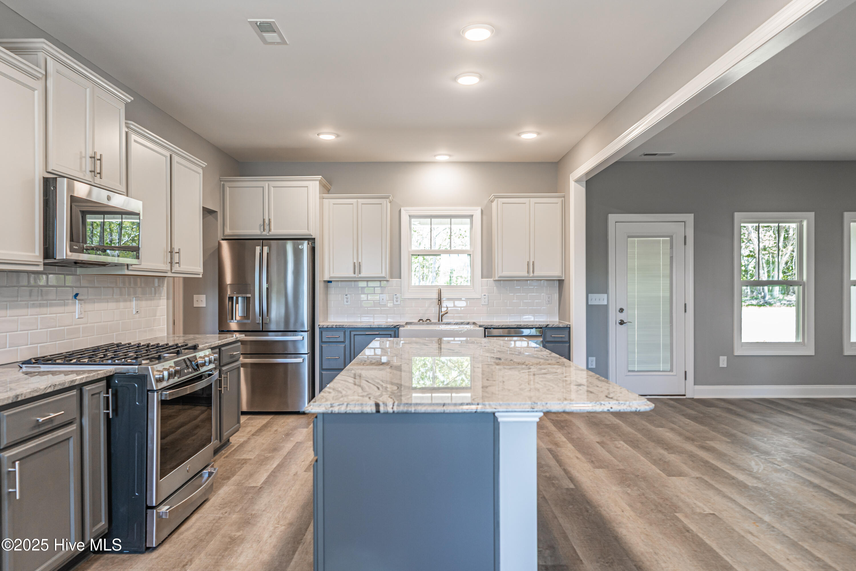 104 Fox Den Road Property Photo 8