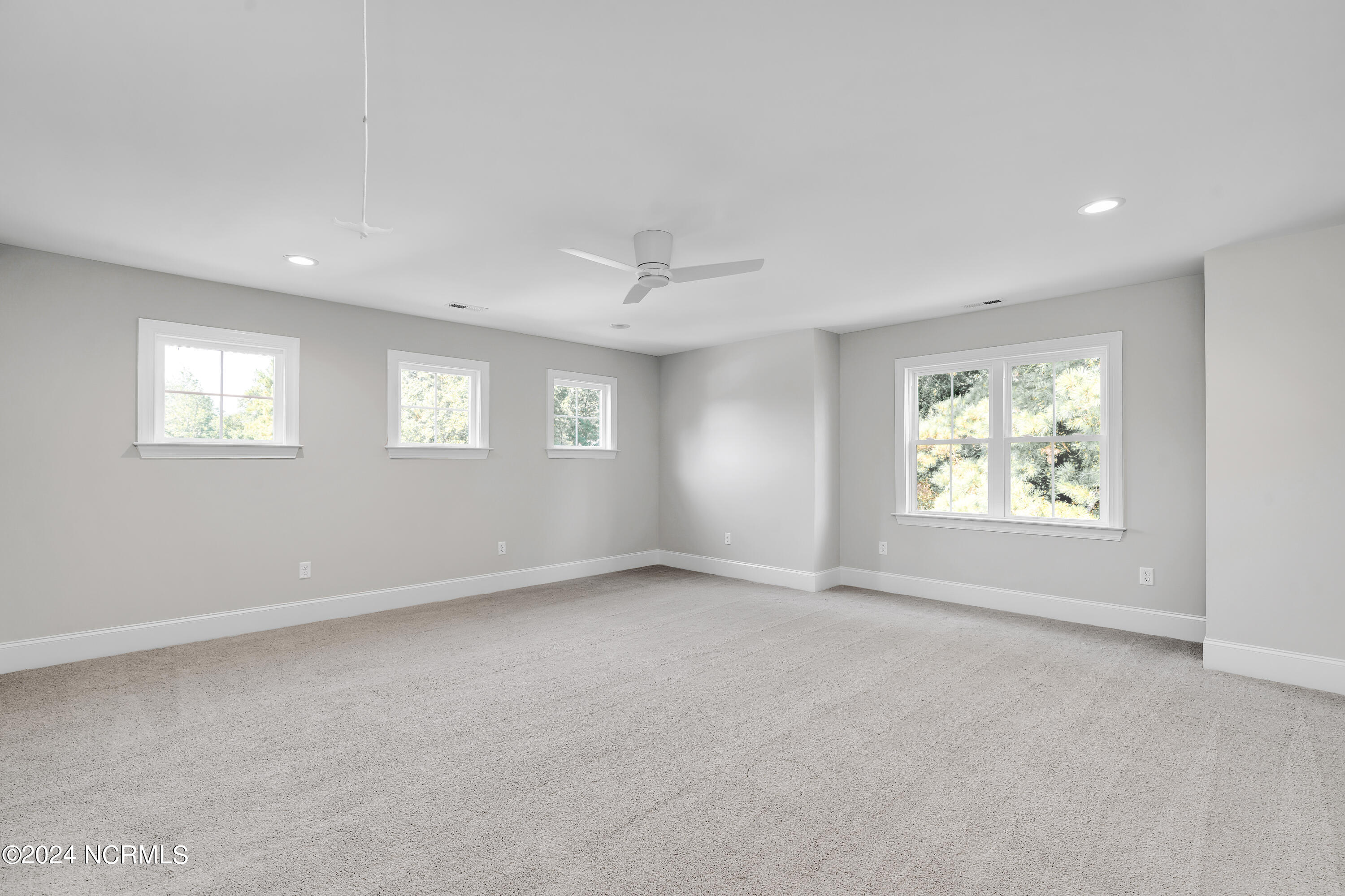 190 Legacy Woods Drive Property Photo 35