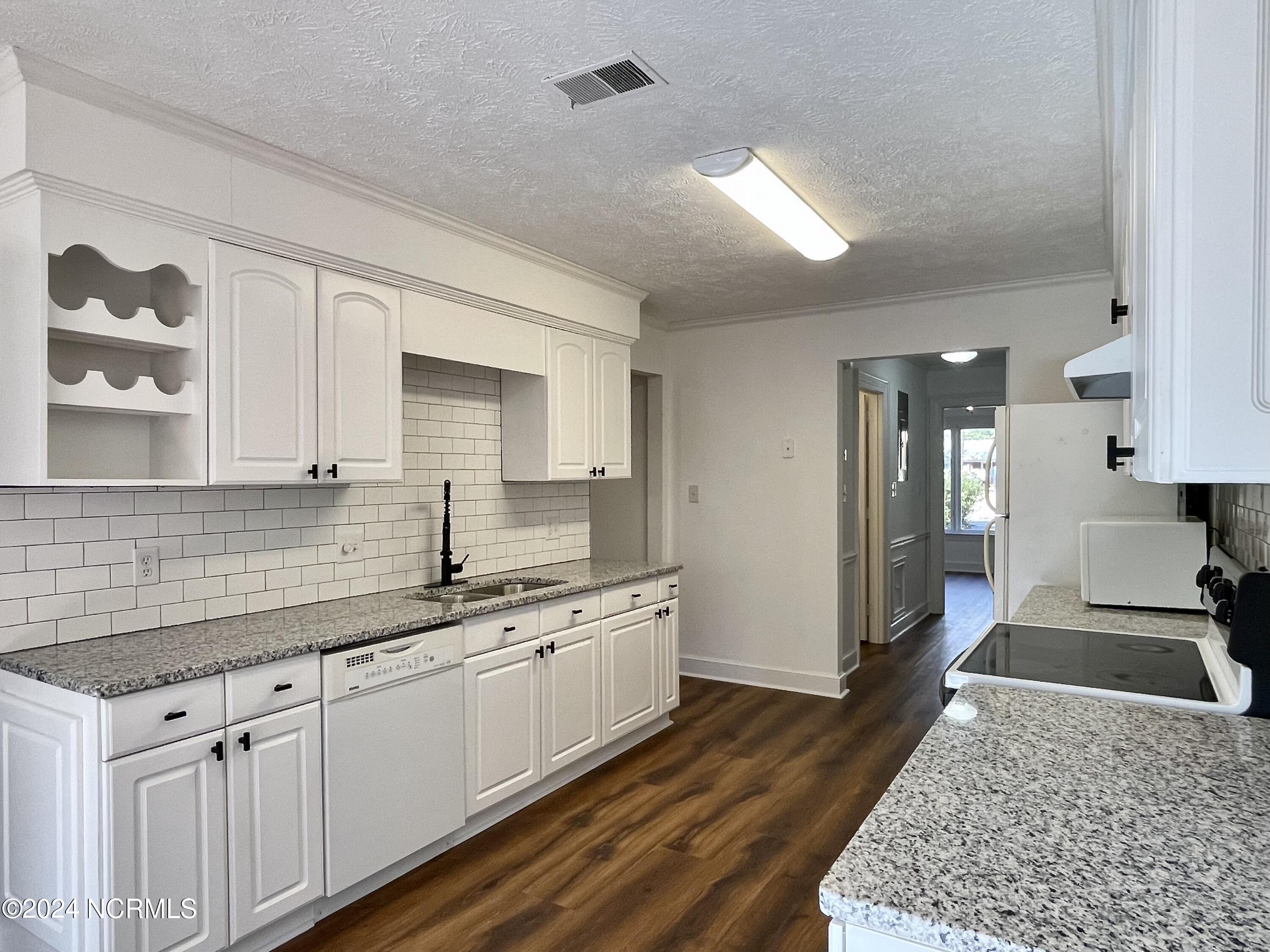 407 W College Street A Property Photo 10