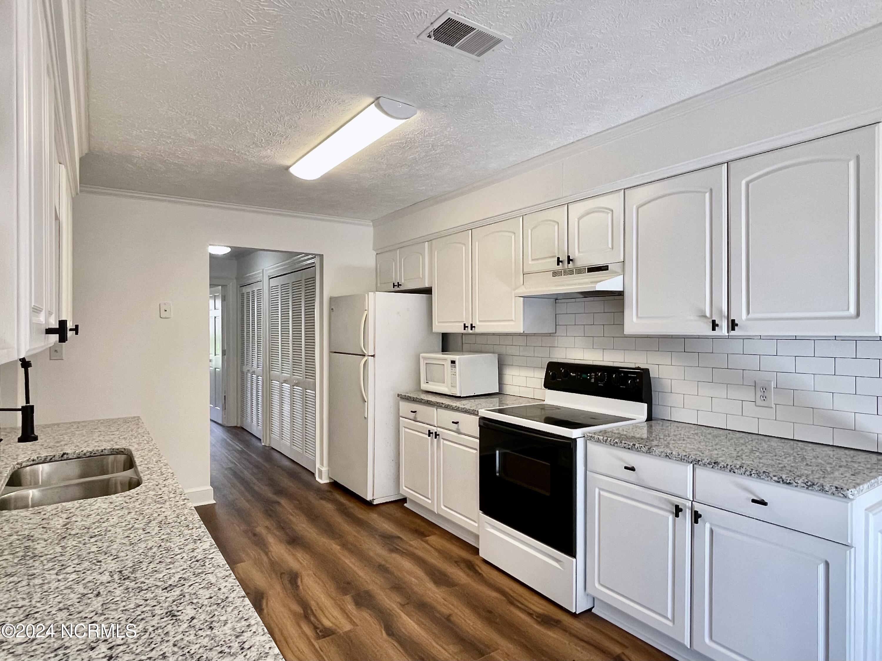 407 W College Street A Property Photo 11