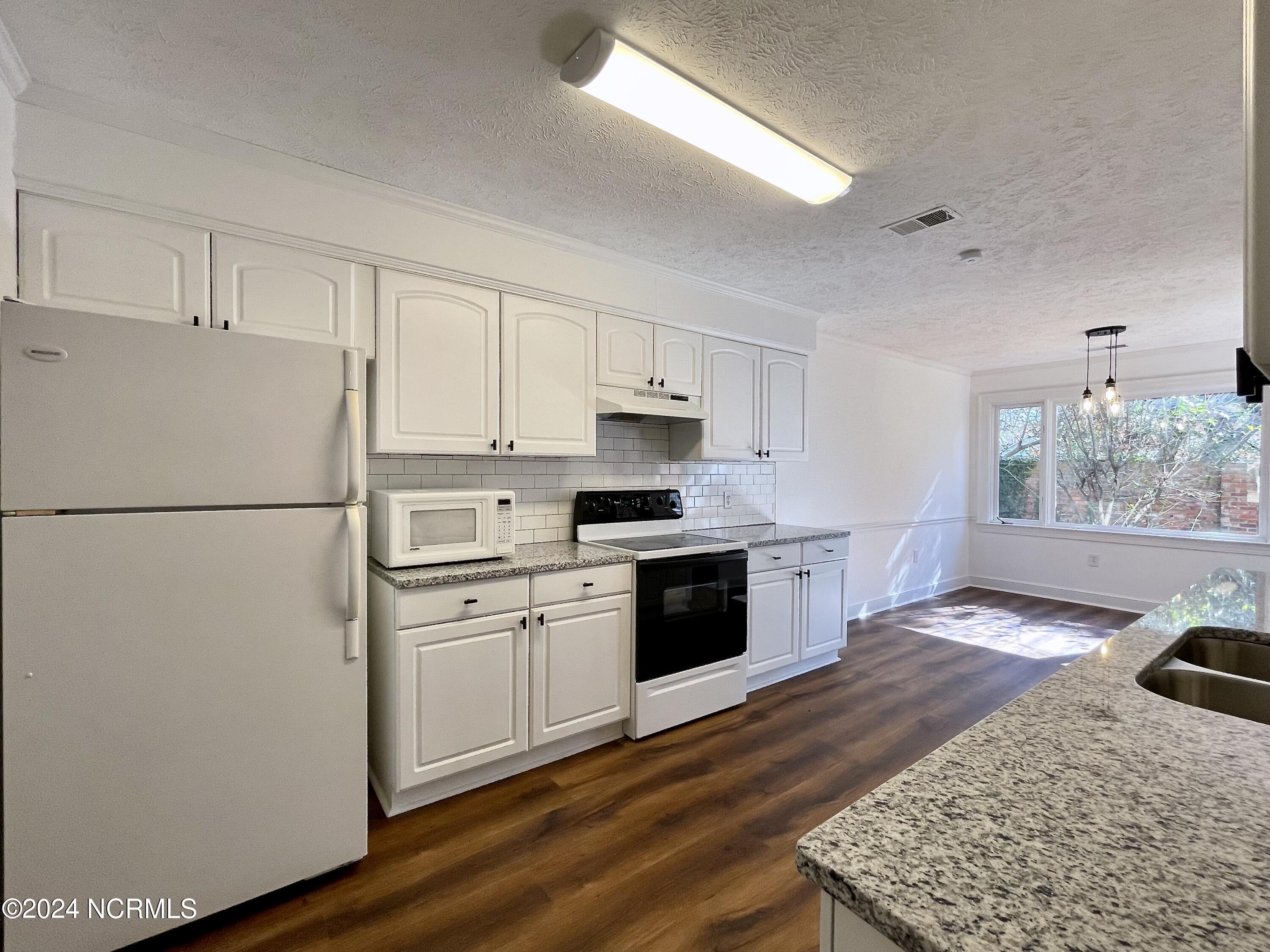 407 W College Street A Property Photo 12