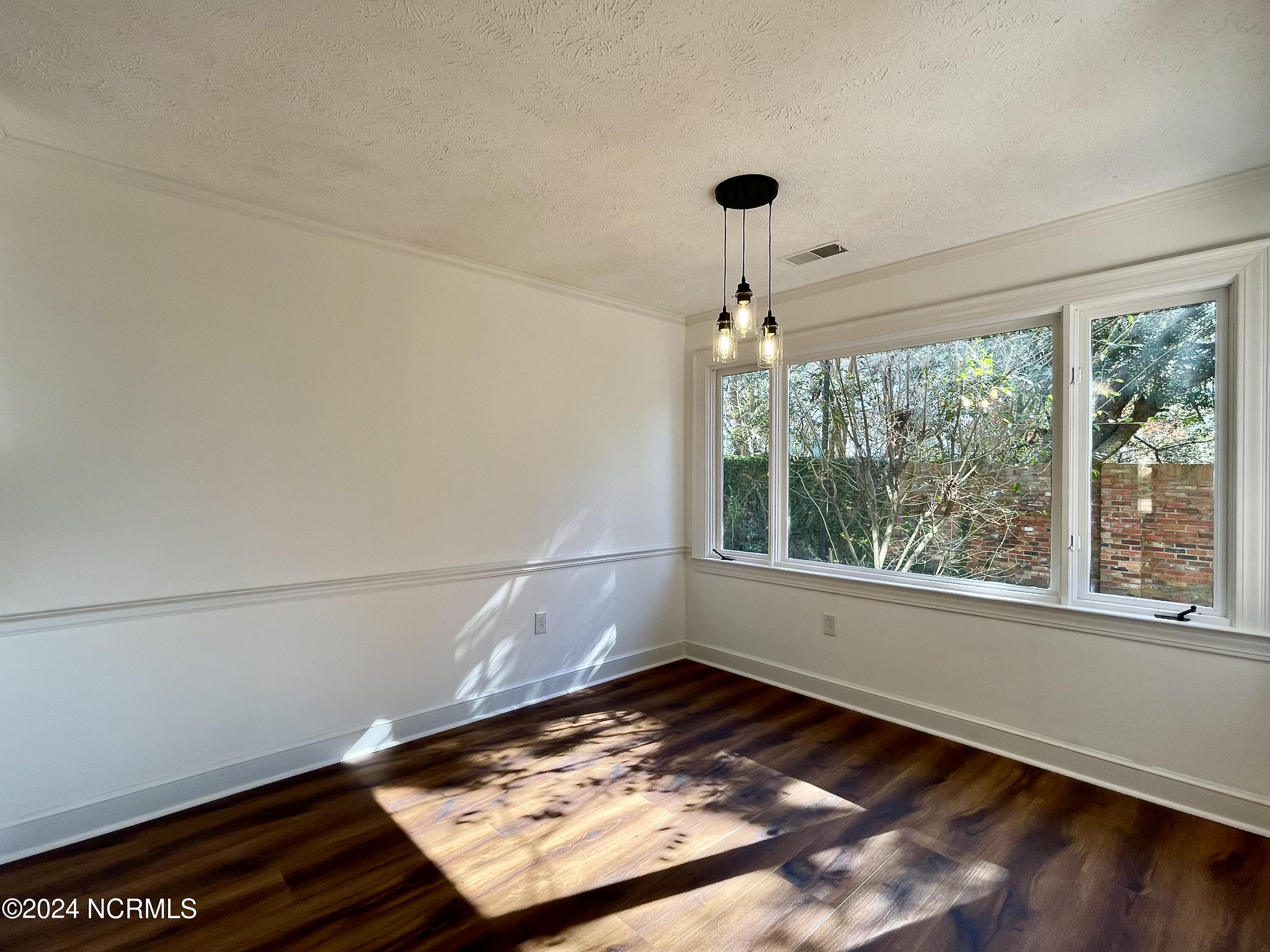 407 W College Street A Property Photo 14