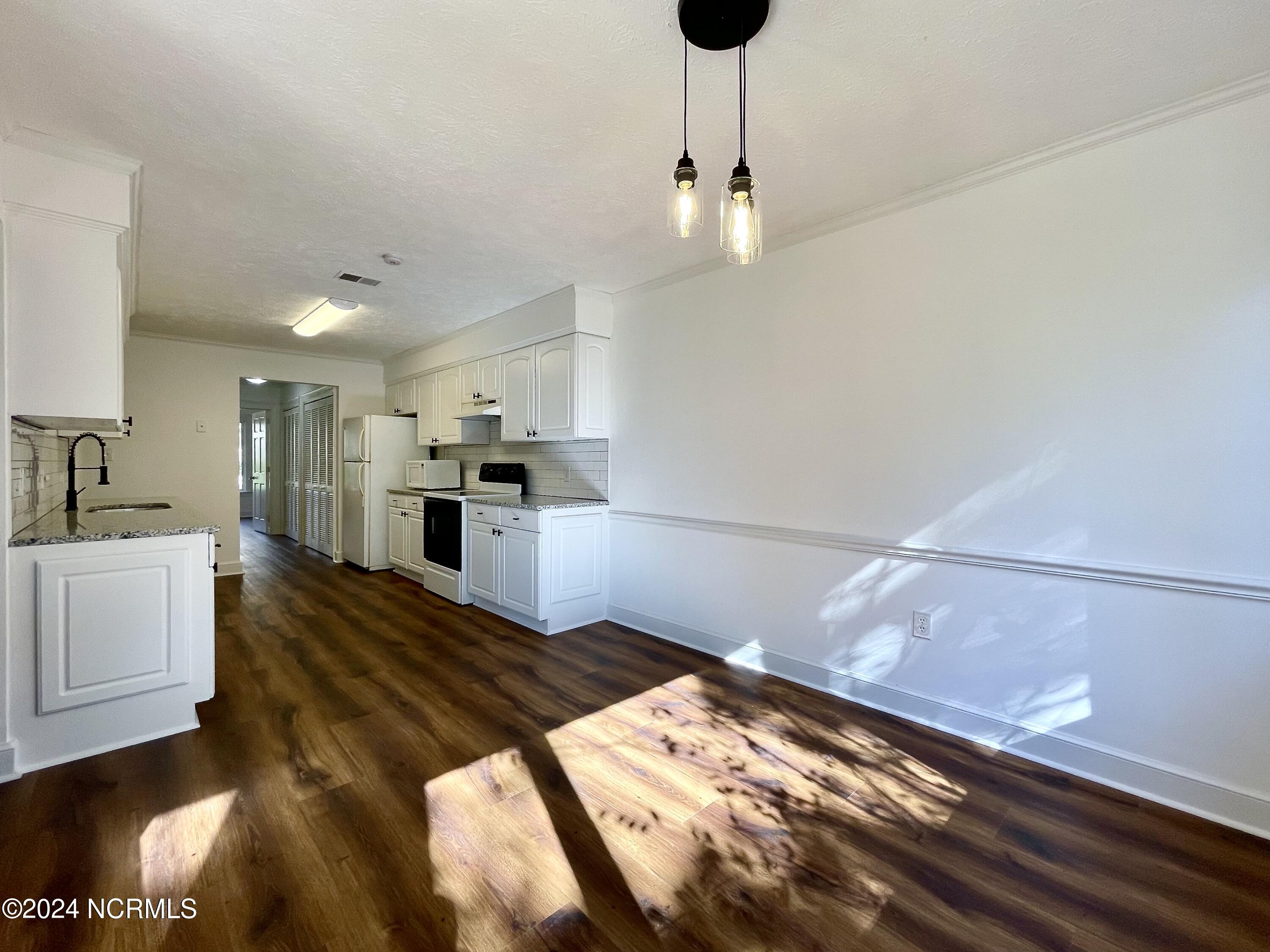 407 W College Street A Property Photo 16