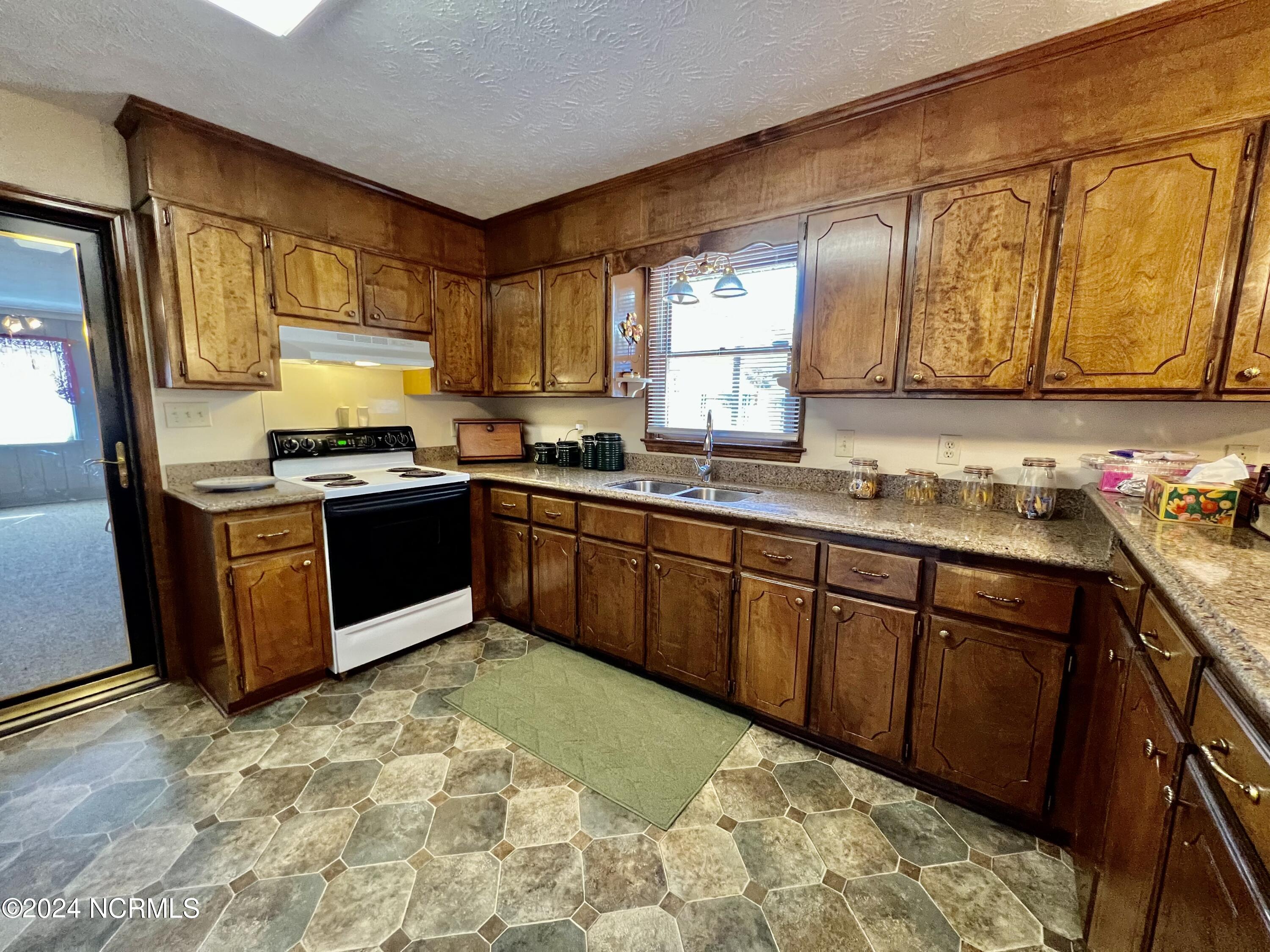 133 Wilderness Drive Property Photo 6