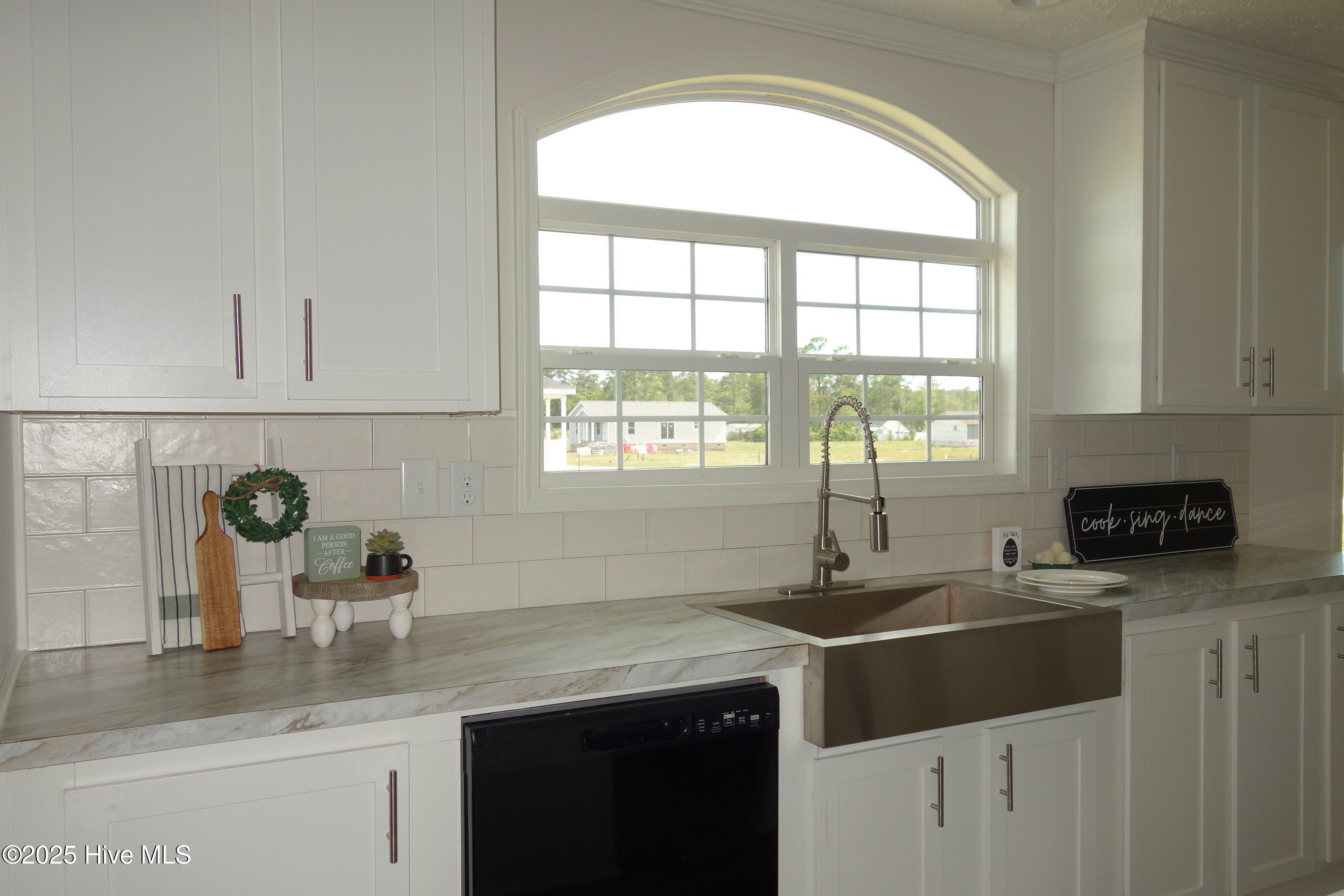 925 Willow Place Property Photo 8