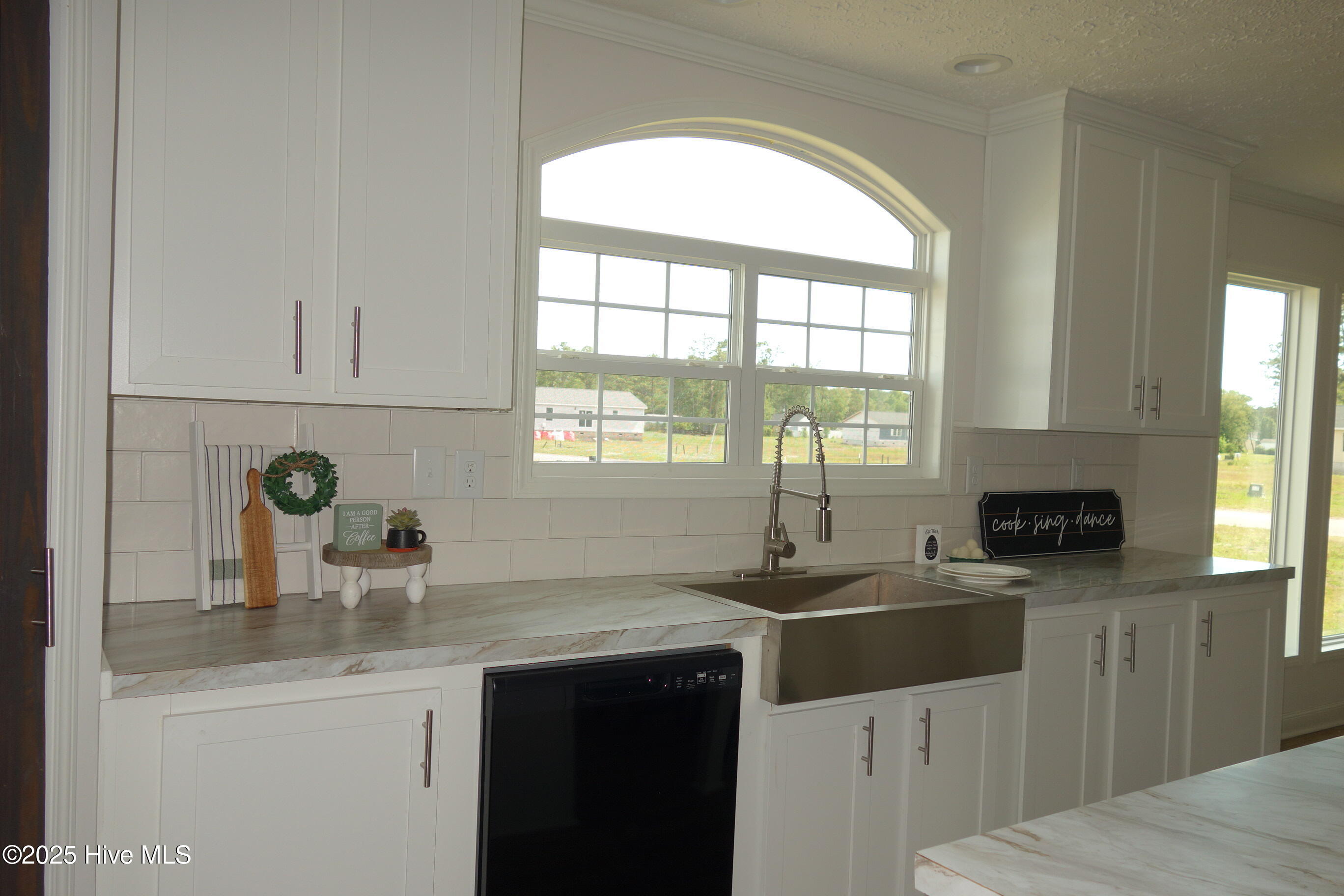 925 Willow Place Property Photo 9
