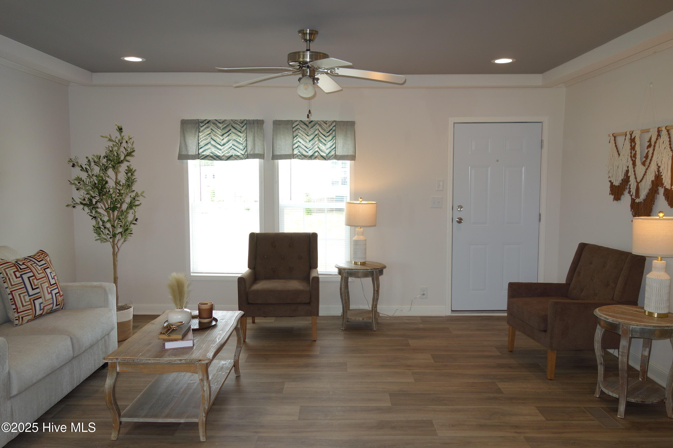 925 Willow Place Property Photo 10