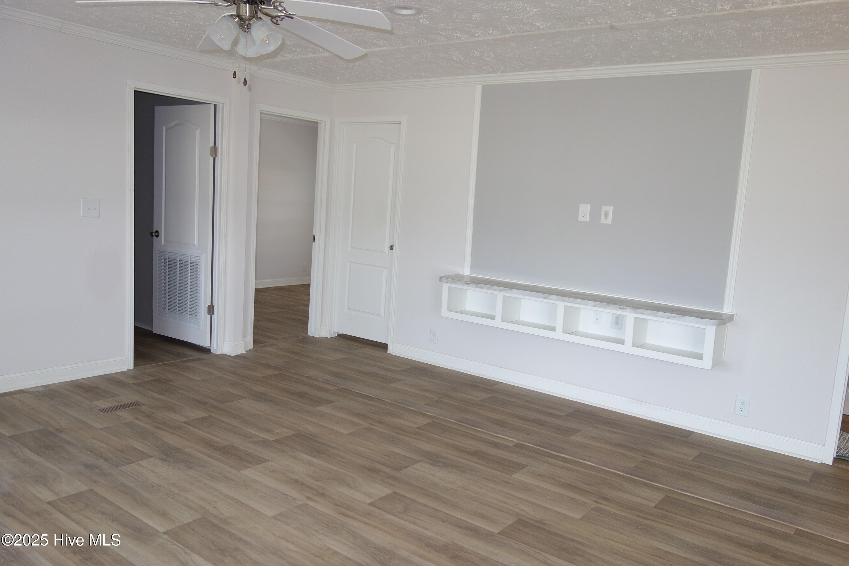 925 Willow Place Property Photo 13