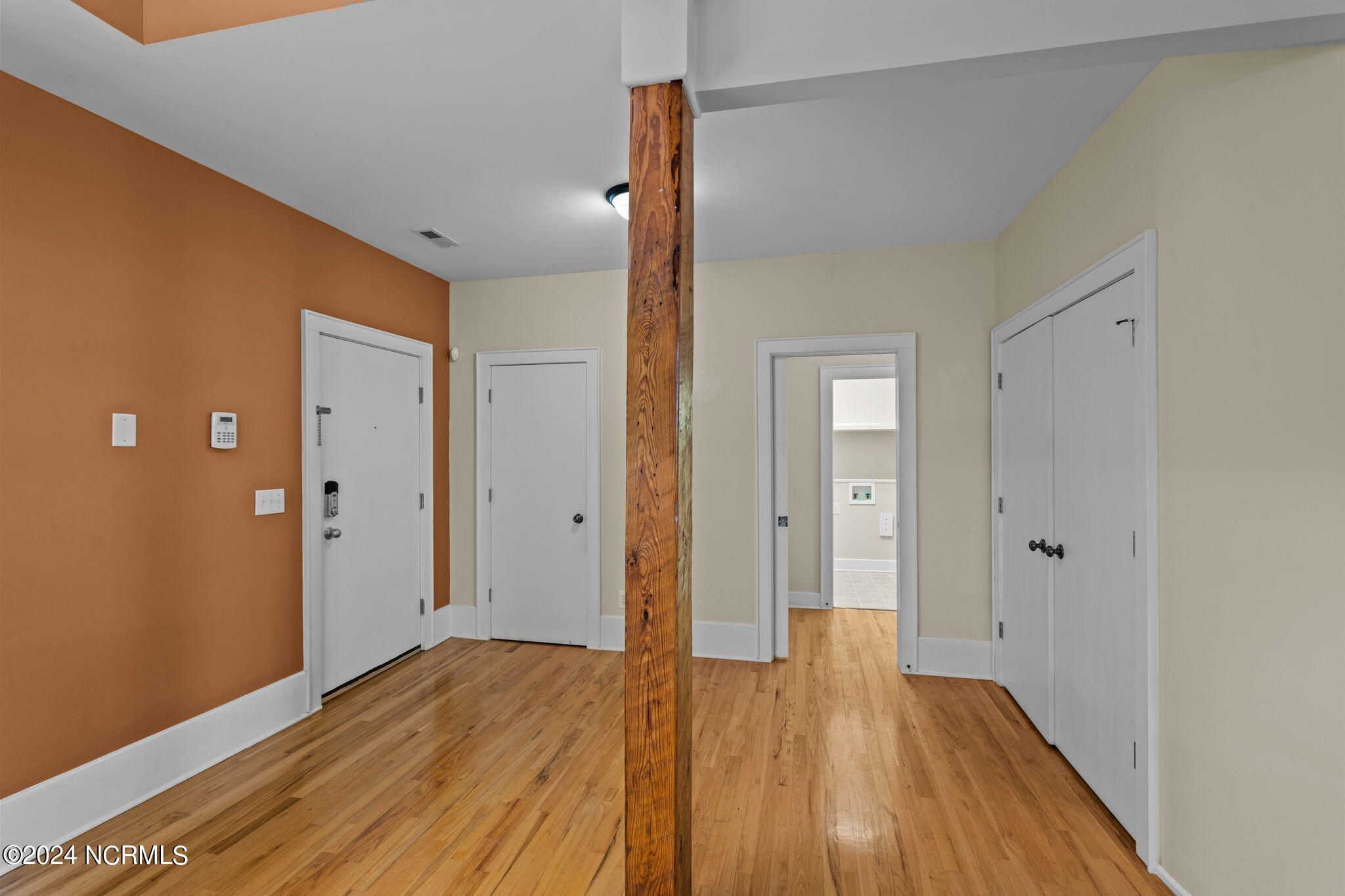 916 W 3rd Street Property Photo 25