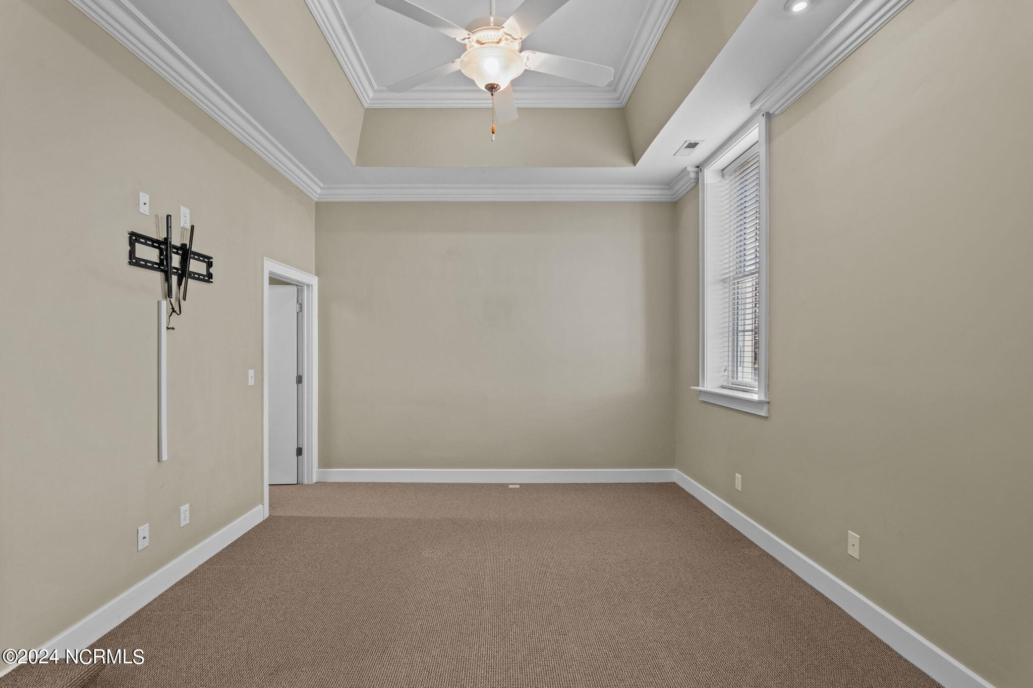 916 W 3rd Street Property Photo 27