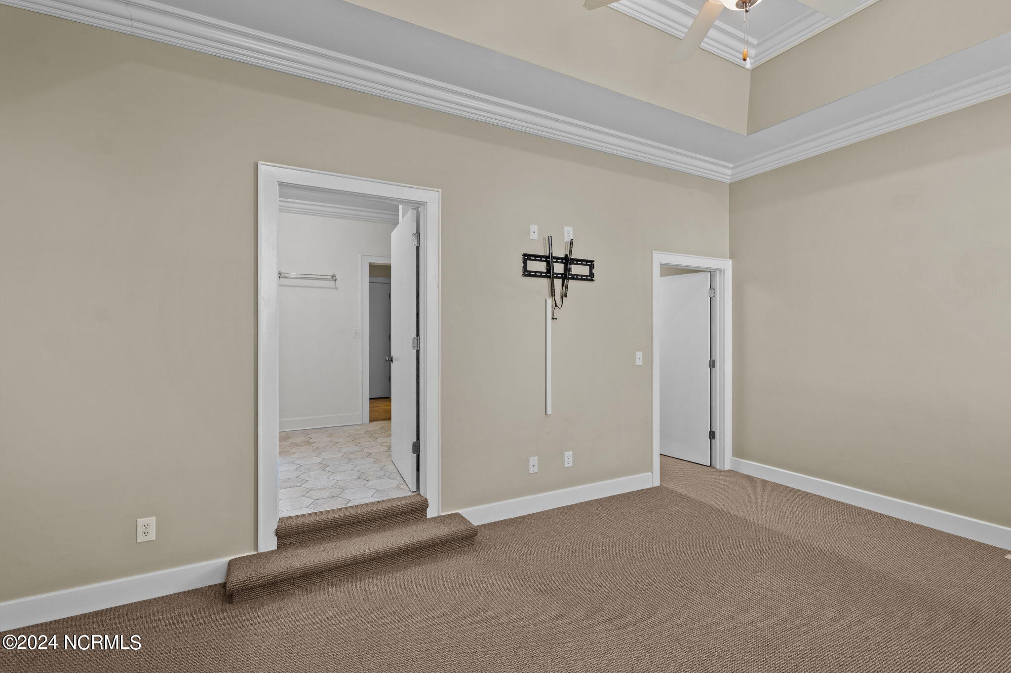 916 W 3rd Street Property Photo 31