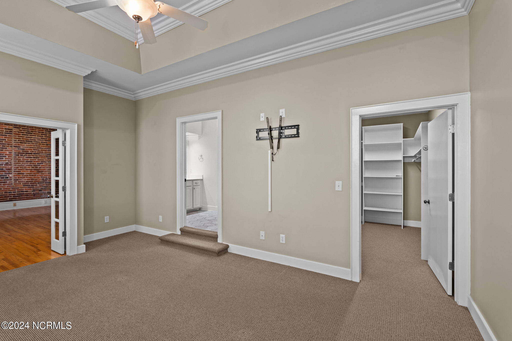 916 W 3rd Street Property Photo 33