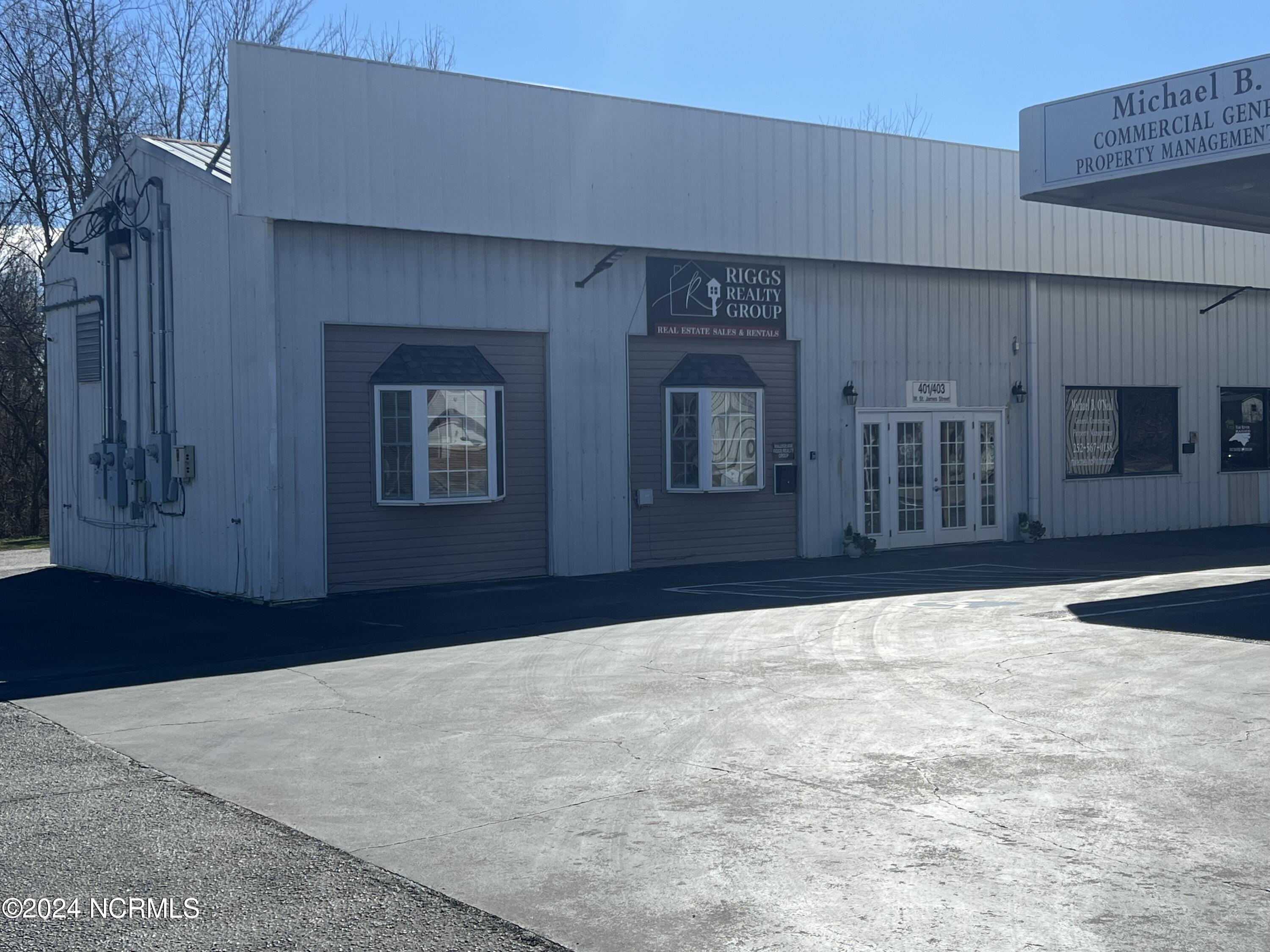 401 W Saint James Street Property Photo 2