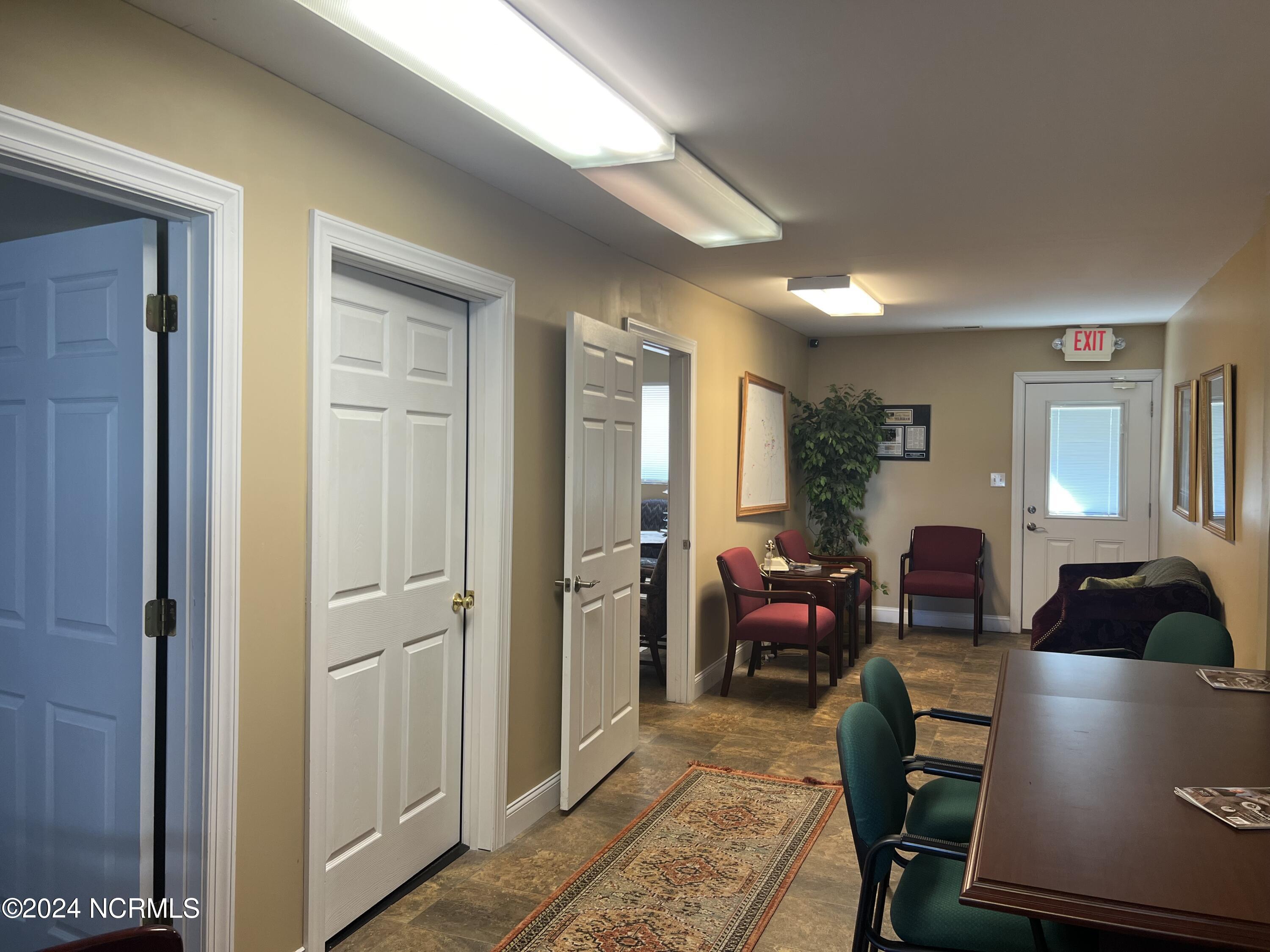 401 W Saint James Street Property Photo 7