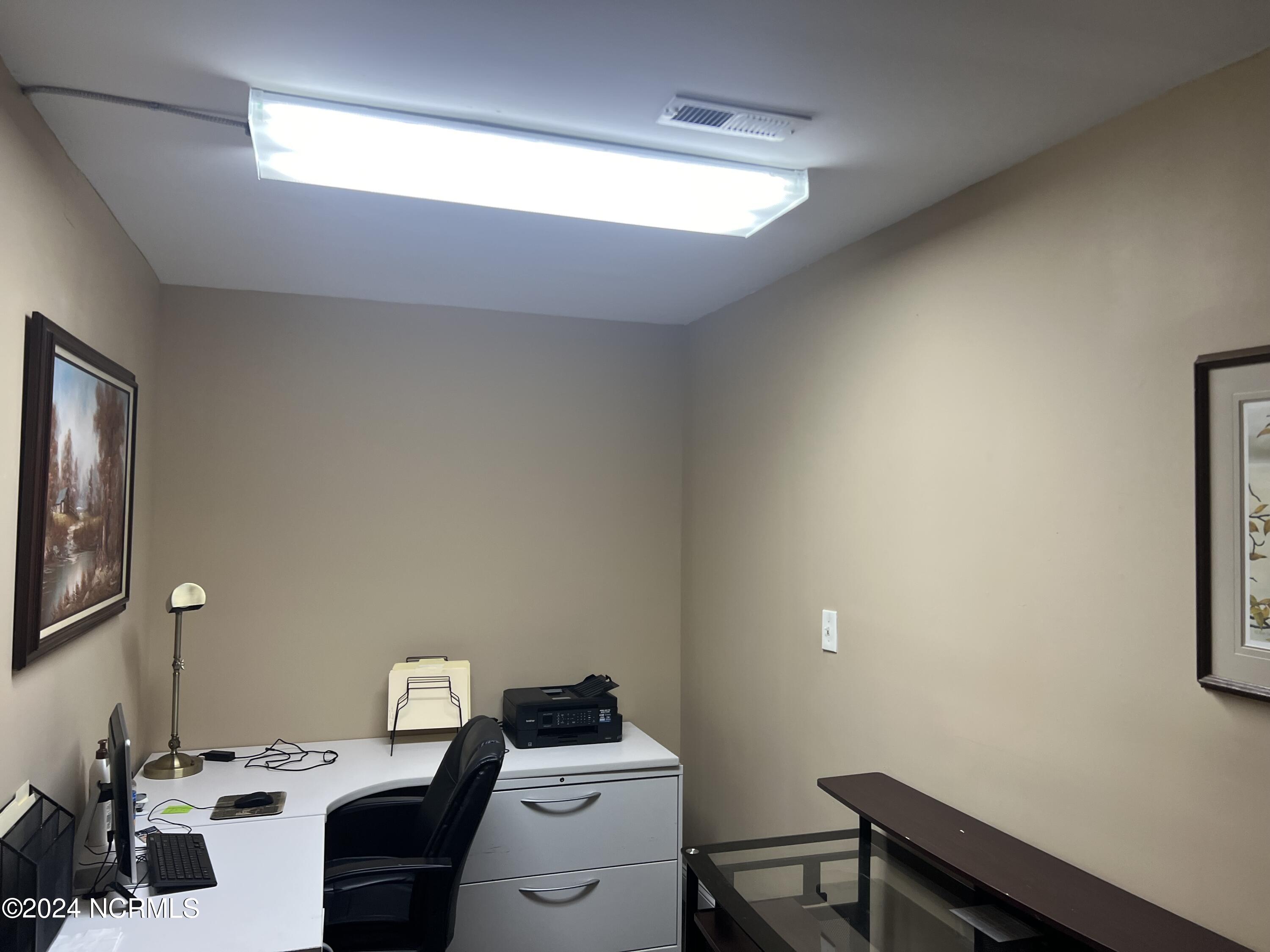 401 W Saint James Street Property Photo 8