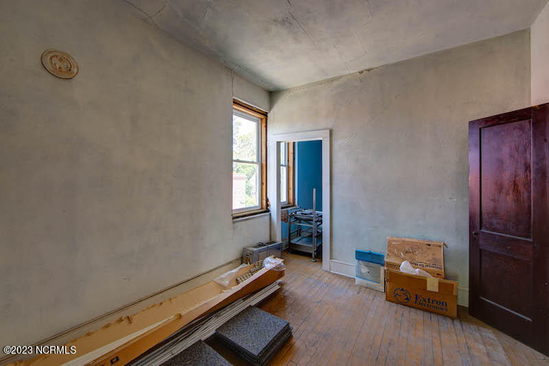 302 Main Street Property Photo 18