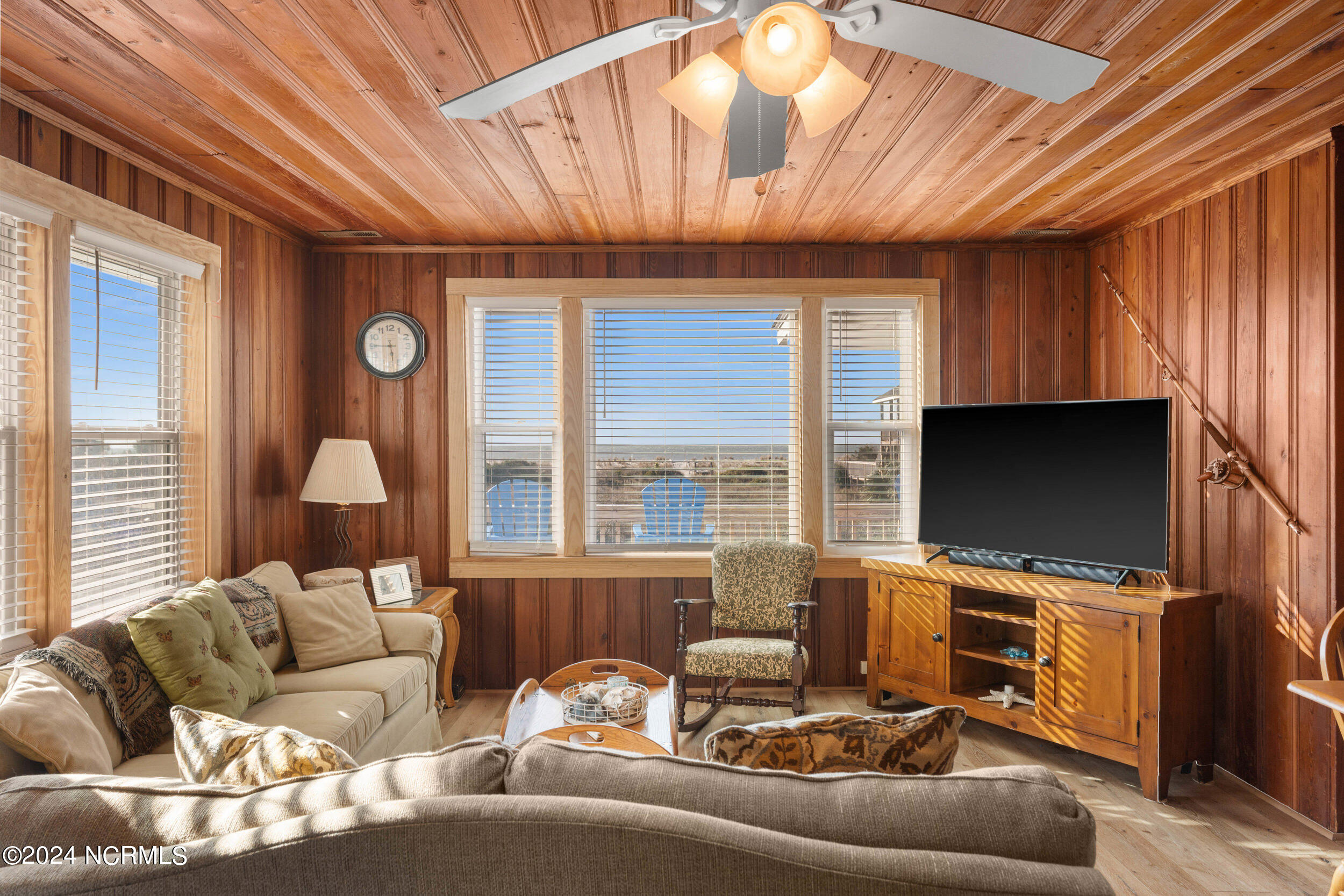 1606 E Beach Drive Property Photo 8