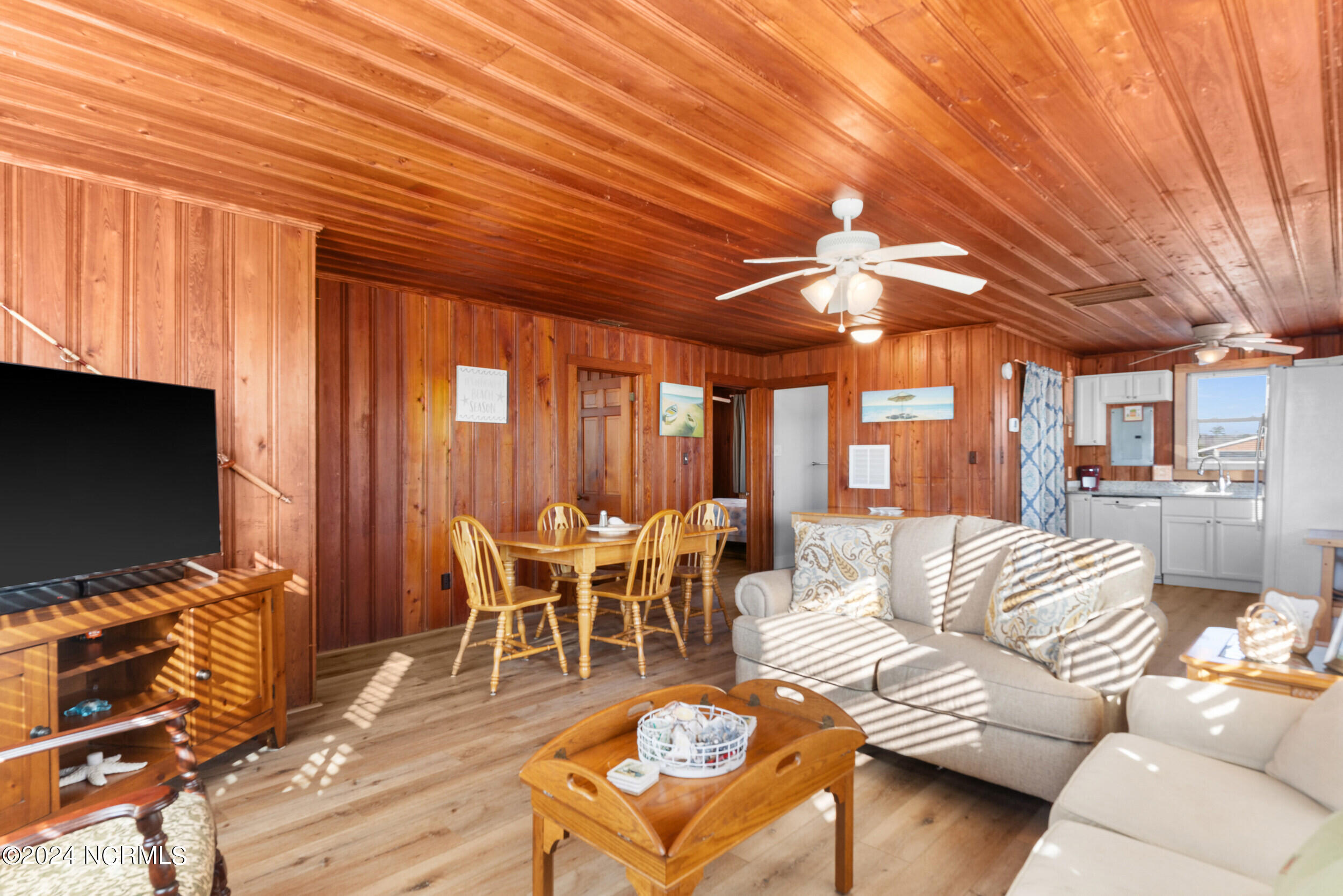 1606 E Beach Drive Property Photo 10