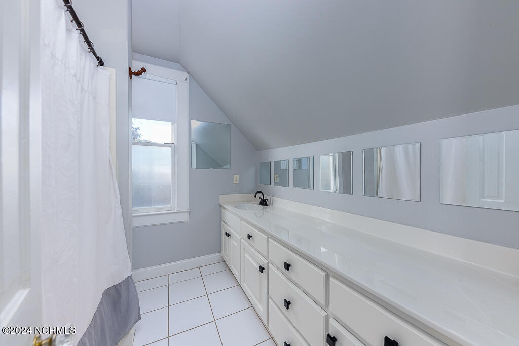 214 King Street Property Photo 42